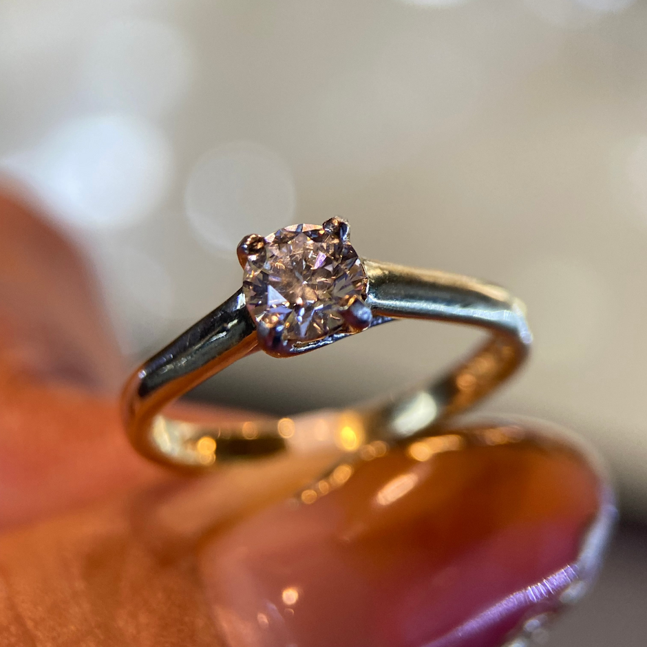 Anillo de compromiso en oro