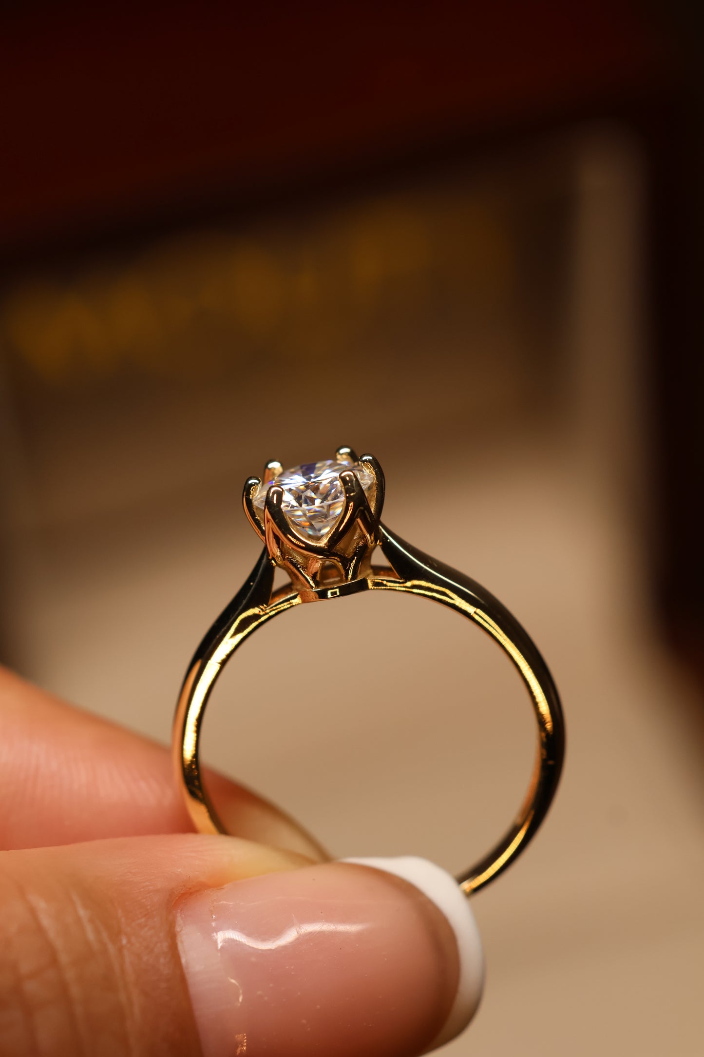 Anillo Briana en Oro Amarillo 10k 1cts con Moissanita GRA Modelo 15893