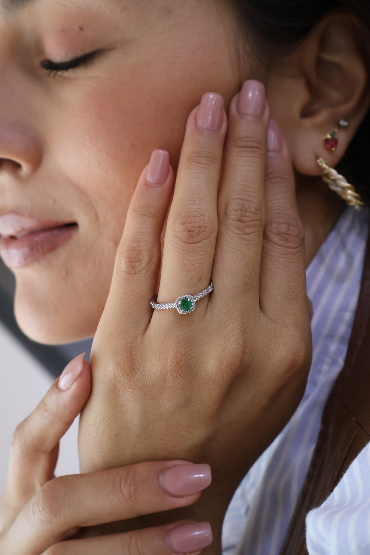 Anillo Nemesis en Oro con Esmeralda 0.30ct