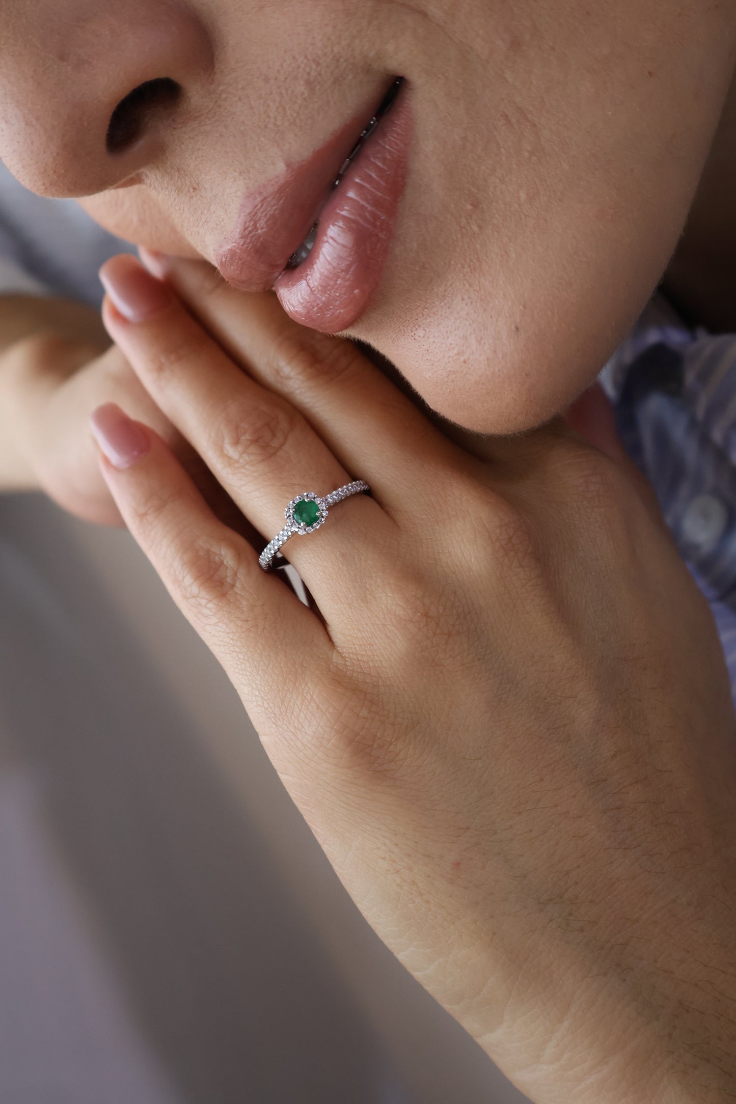 Anillo Nemesis en Oro con Esmeralda 0.30ct