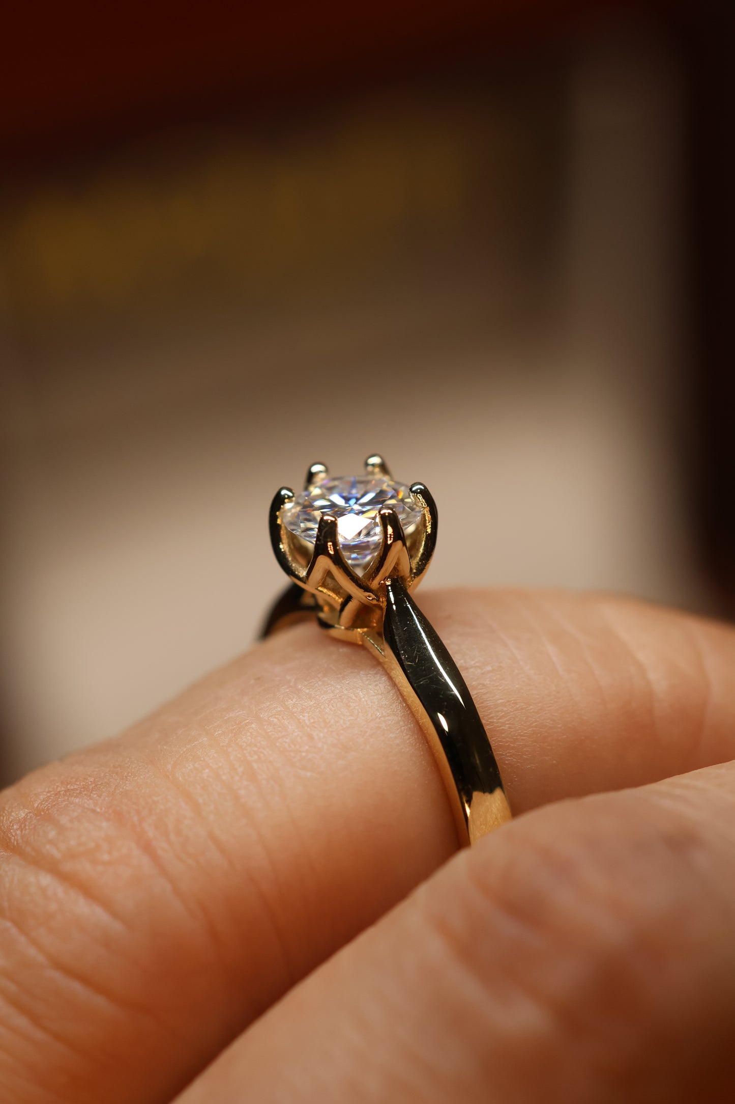 Anillo Briana en Oro Amarillo 10k 1cts con Moissanita GRA Modelo 15893
