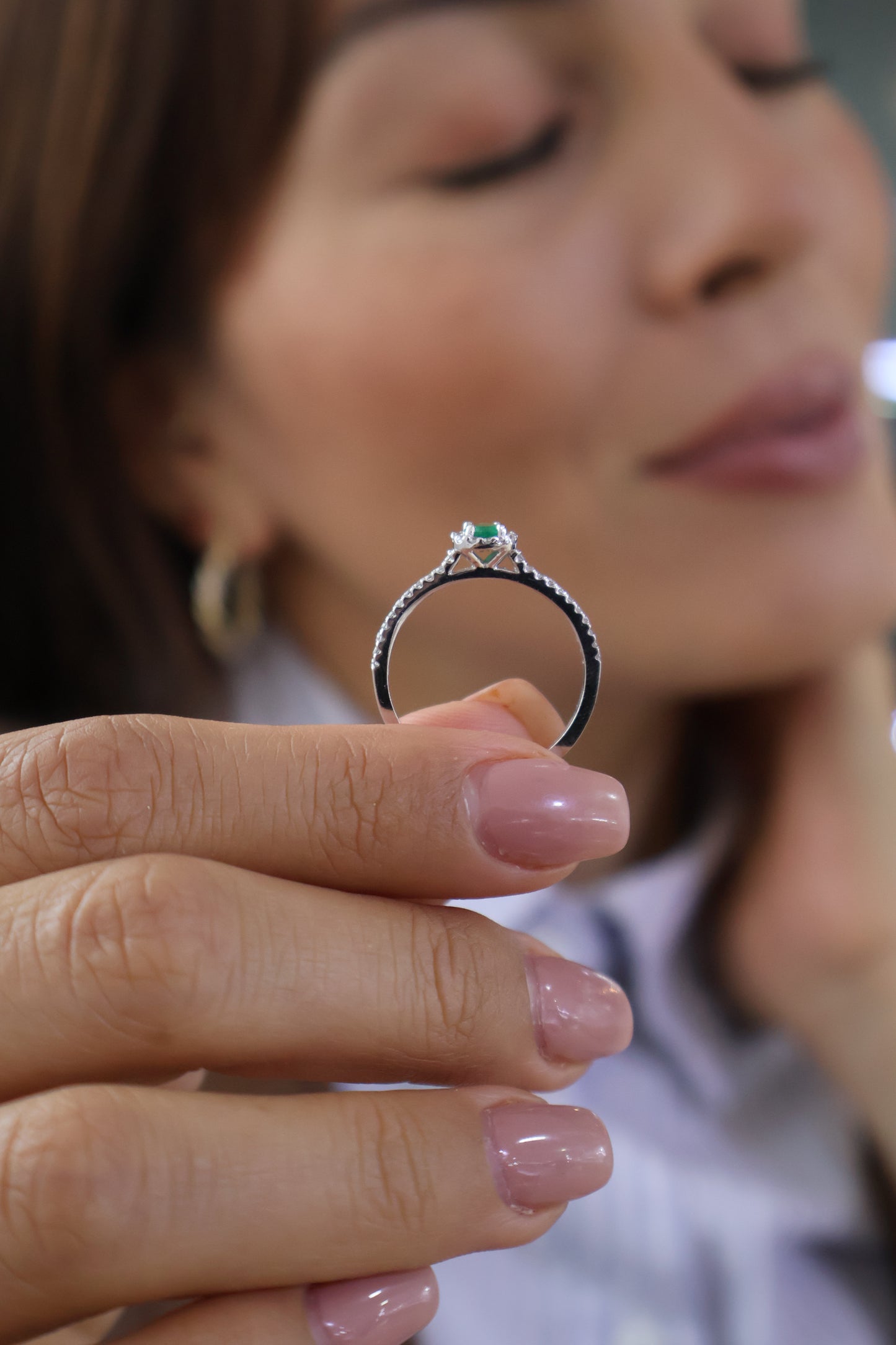 Anillo Nemesis en Oro con Esmeralda 0.30ct
