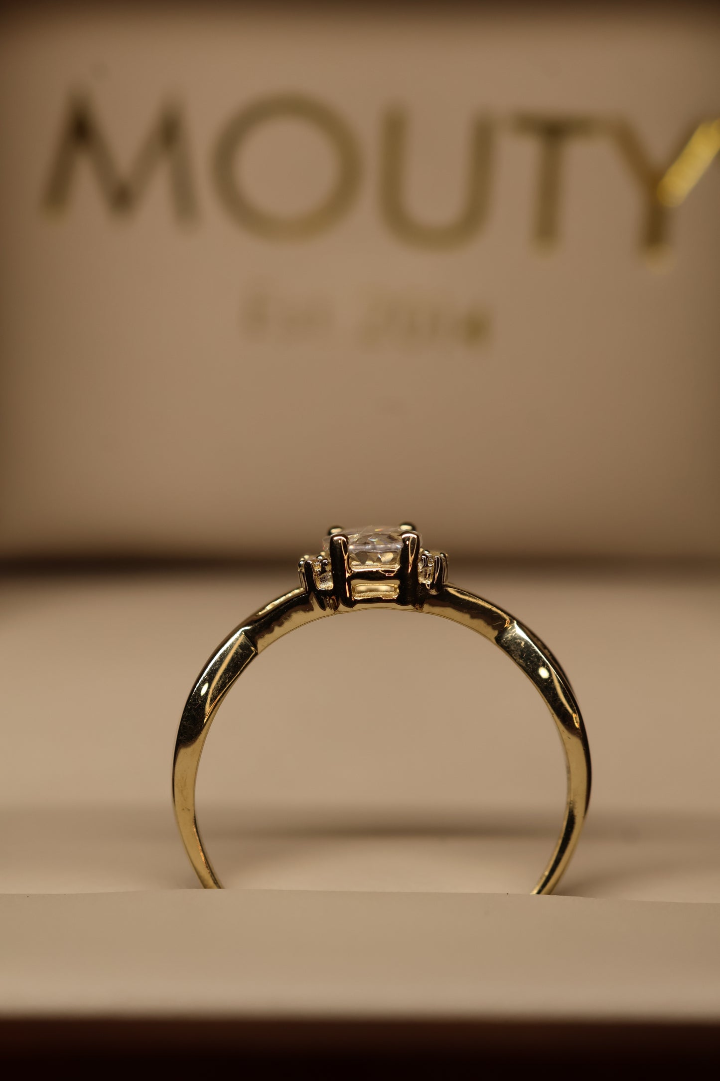 Anillo en Oro Amarillo 14k con Circonia Mod. 15890