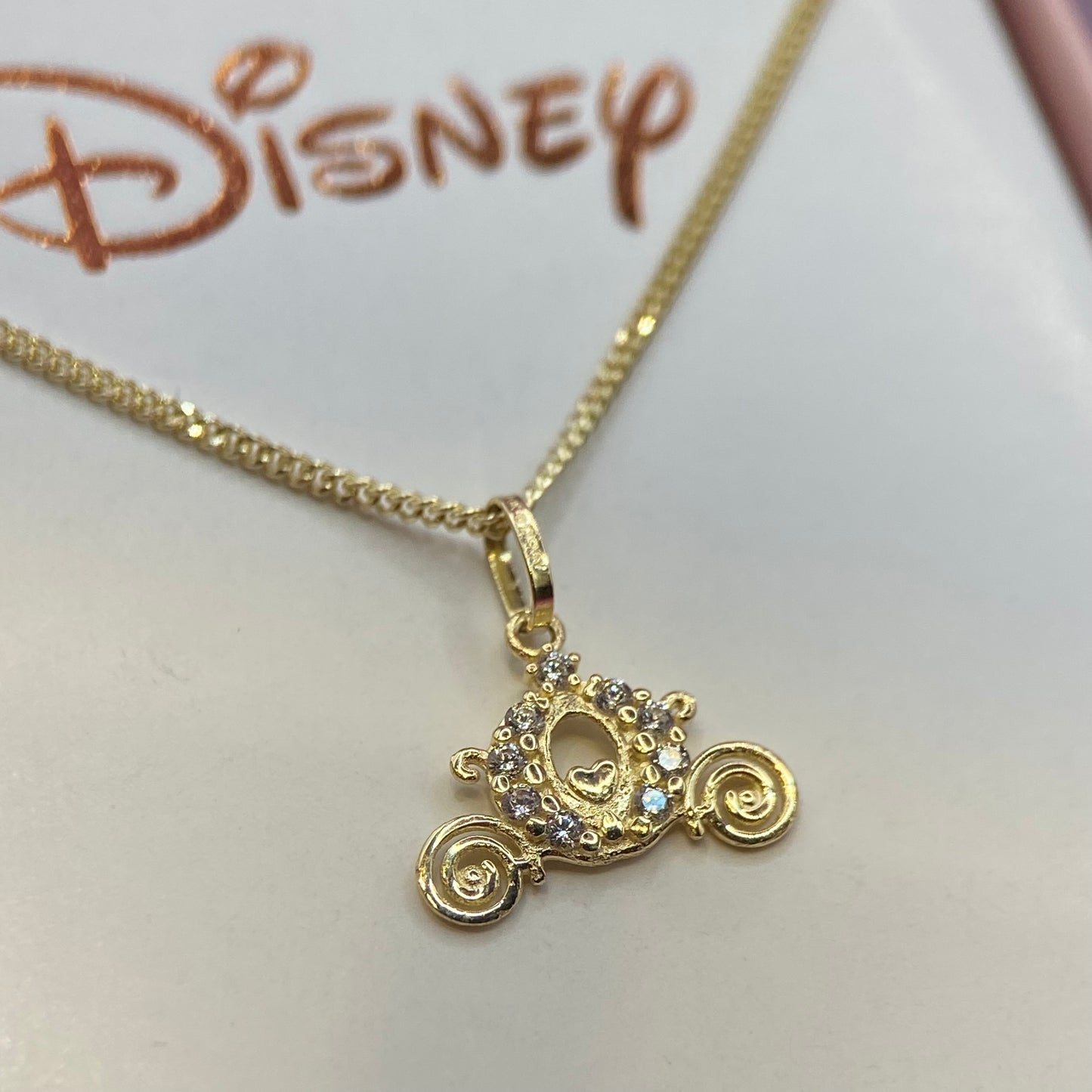 Collar Carruaje con circonias en oro amarillo 10k Disney®️ (50cm)