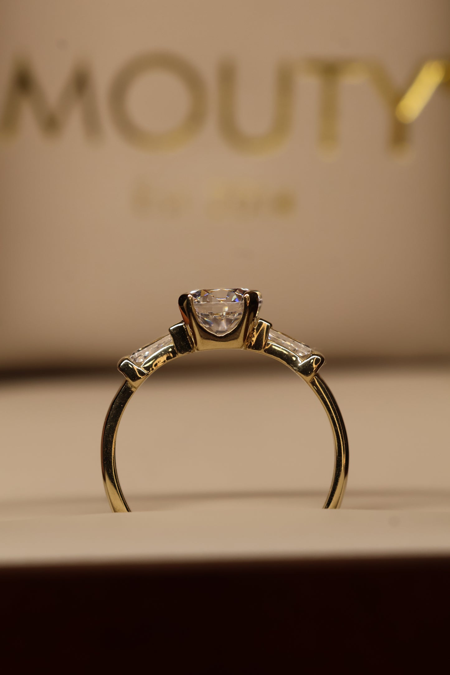 Anillo en Oro Amarillo 14k con Circonia Mod. 15889