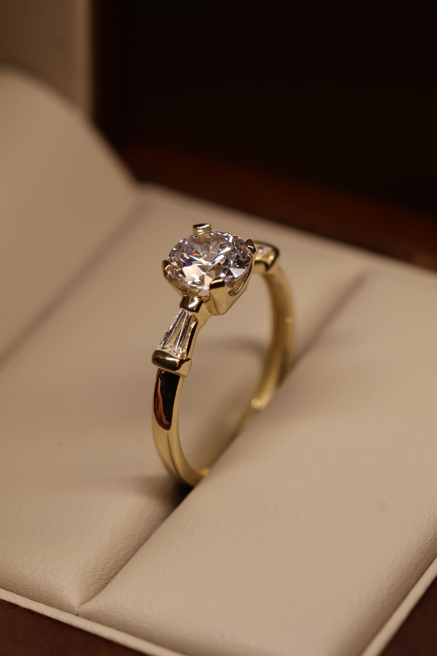 Anillo en Oro Amarillo 14k con Circonia Mod. 15889