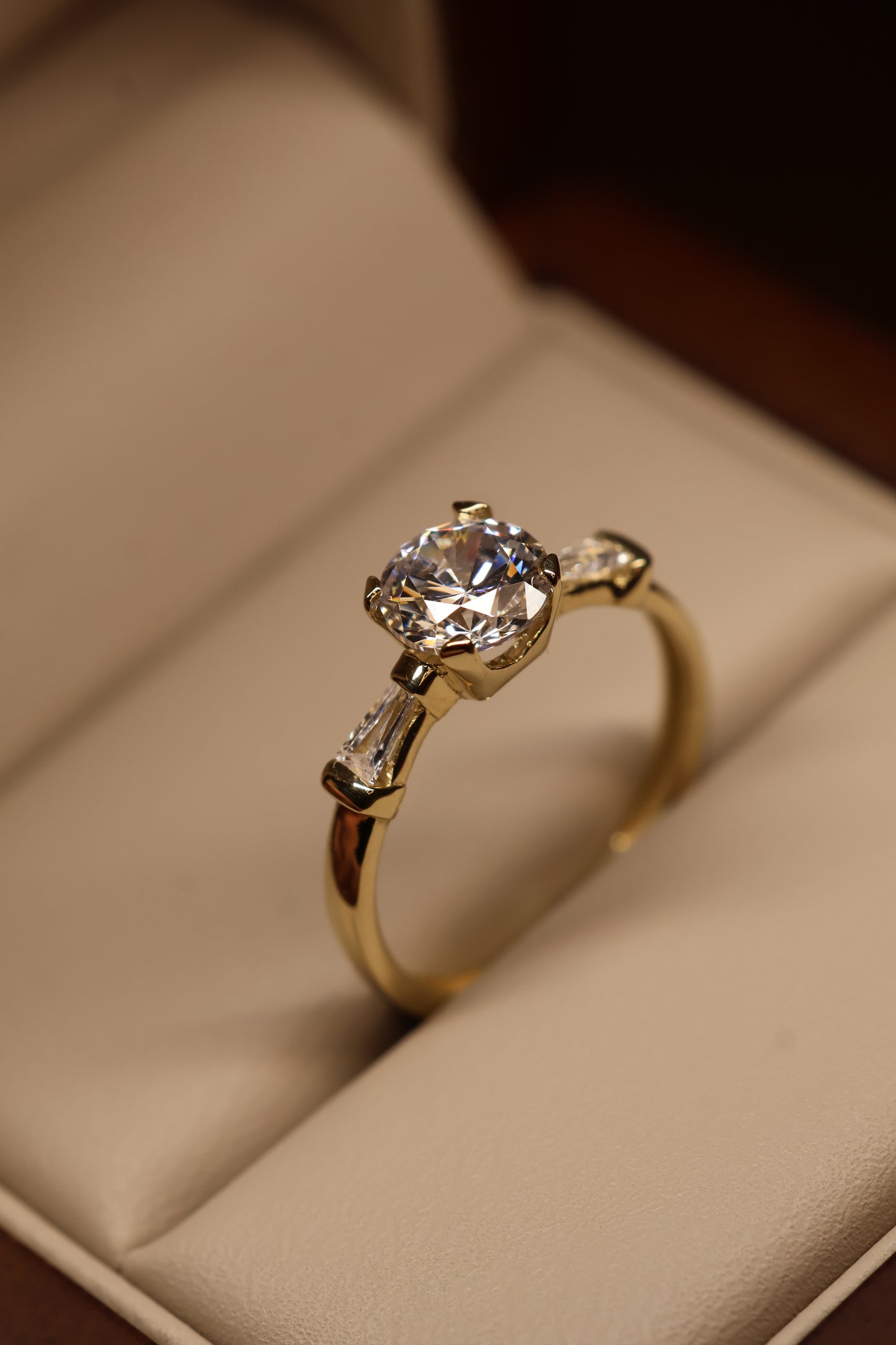 Anillo en Oro Amarillo 14k con Circonia Mod. 15889