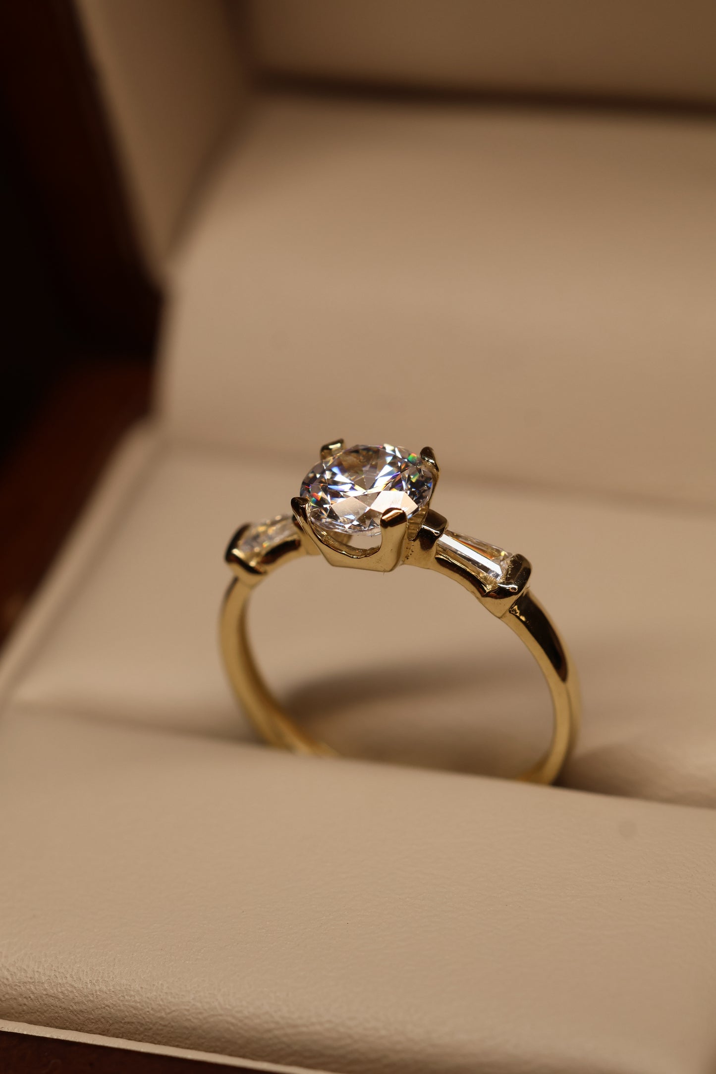 Anillo en Oro Amarillo 14k con Circonia Mod. 15889