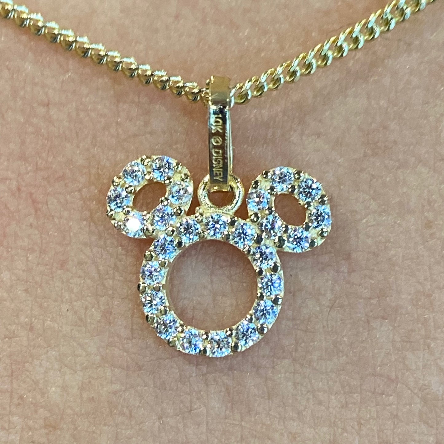 Collar Mickey silueta con circonias en oro amarillo 10k Disney®️ (50cm)