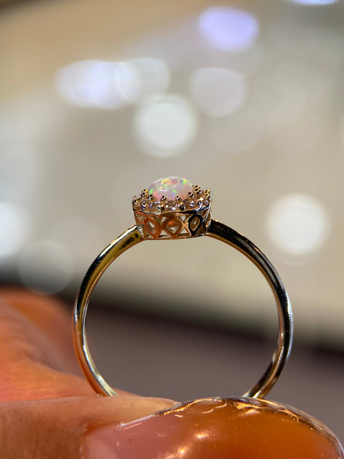 Anillo en Oro Amrillo 14k con Opalo y Circonias Mod. 15381 (Talla Unica)