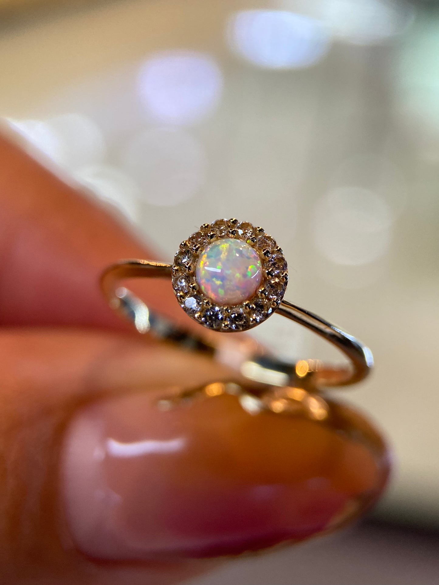 Anillo en Oro Amrillo 14k con Opalo y Circonias Mod. 15381 (Talla Unica)