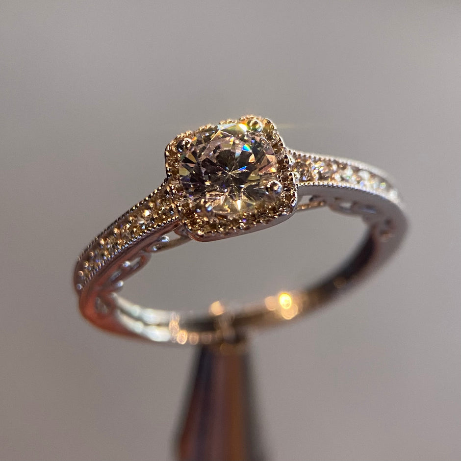 Anillo de compromiso en oro