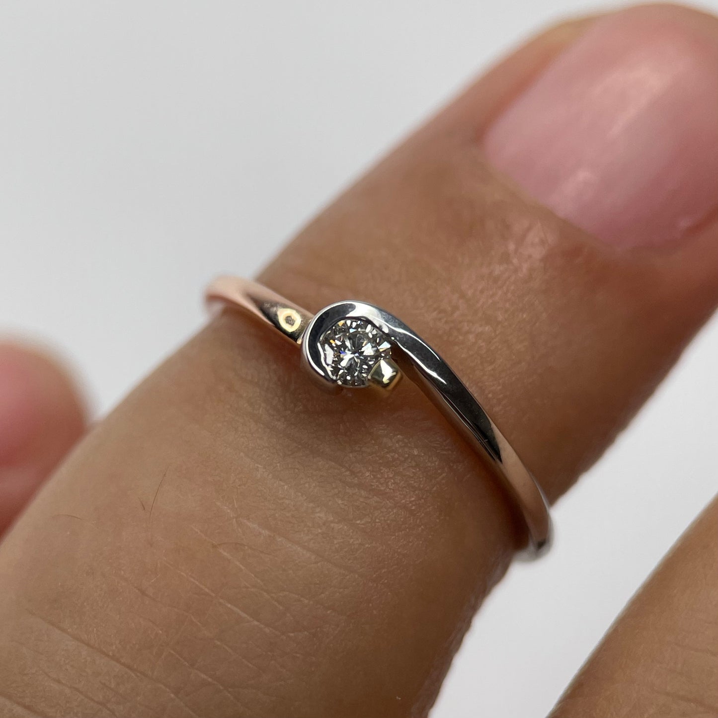 Anillo en oro florentino 14k con diamante natural .09cts Mod: OF1534