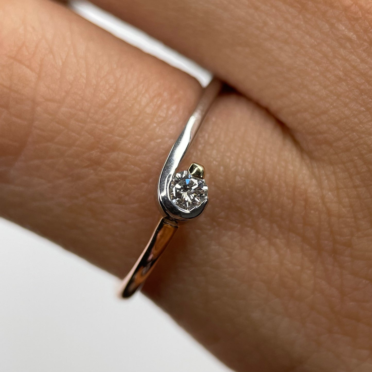 Anillo en oro florentino 14k con diamante natural .09cts Mod: OF1534