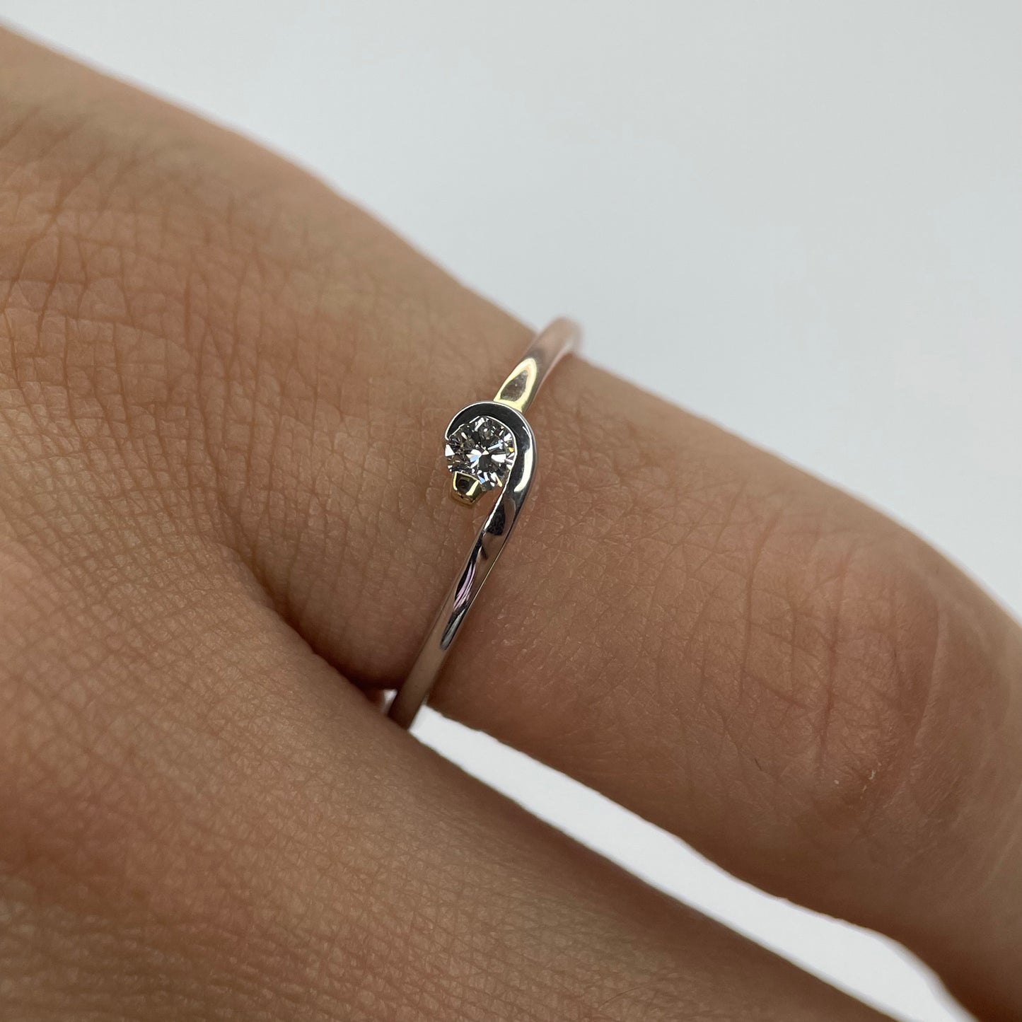Anillo en oro florentino 14k con diamante natural .09cts Mod: OF1534