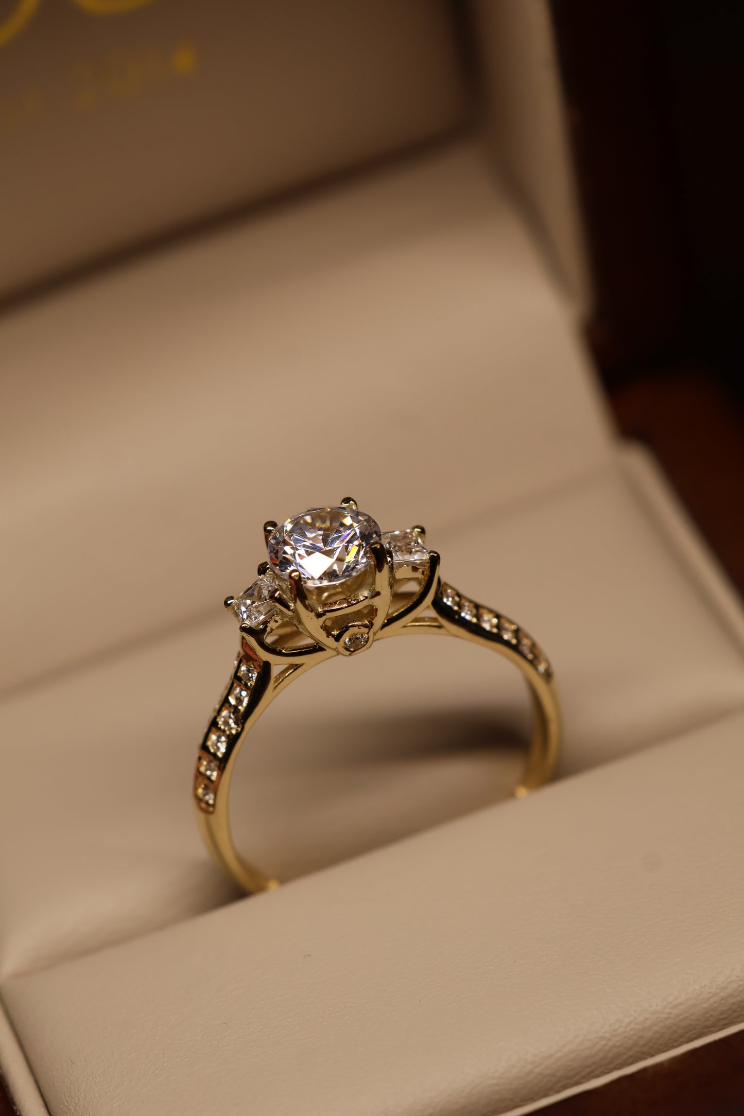 Anillo en Oro Amarillo 14k con Circonia Mod. 15879