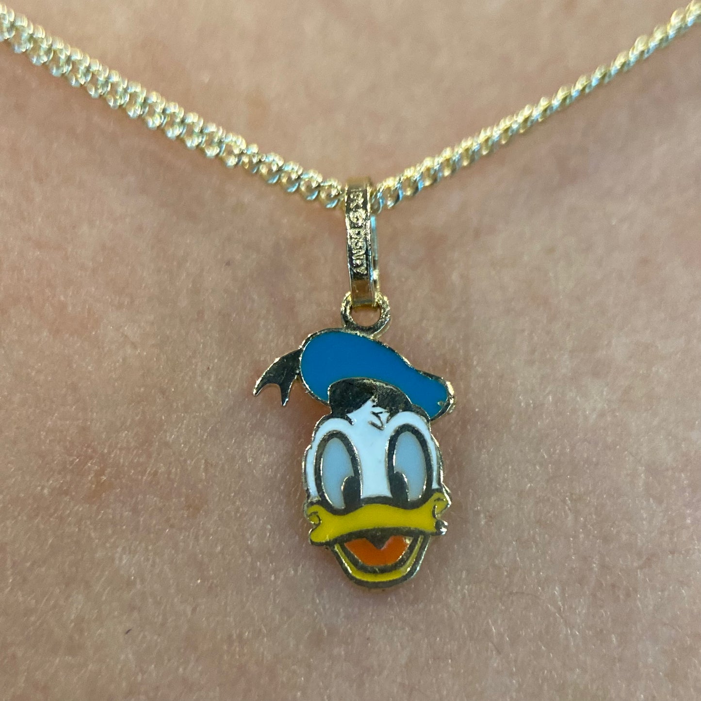 Collar Donald Duck esmaltado en oro amarillo 10k Disney®️ (50cm)
