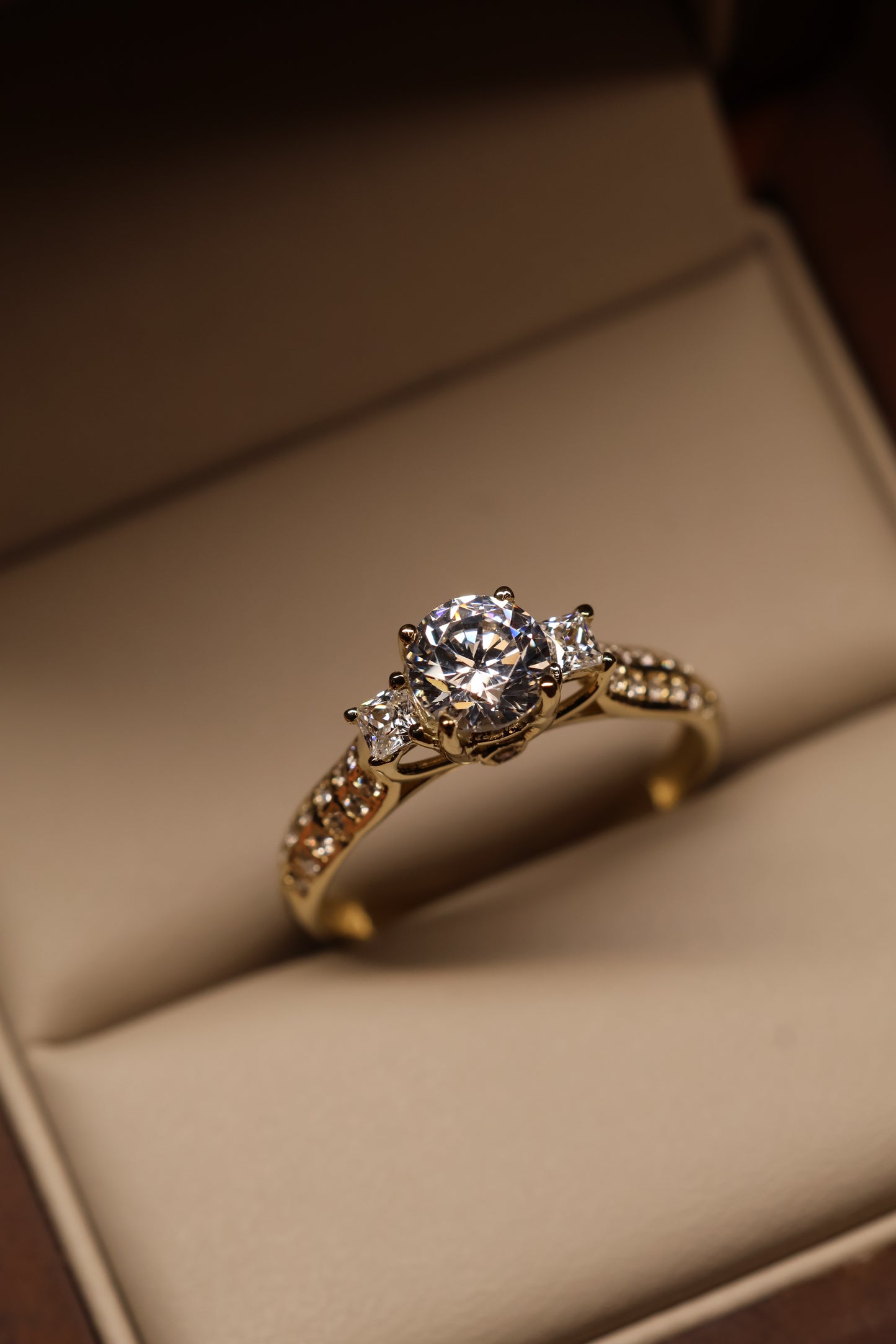 Anillo en Oro Amarillo 14k con Circonia Mod. 15879