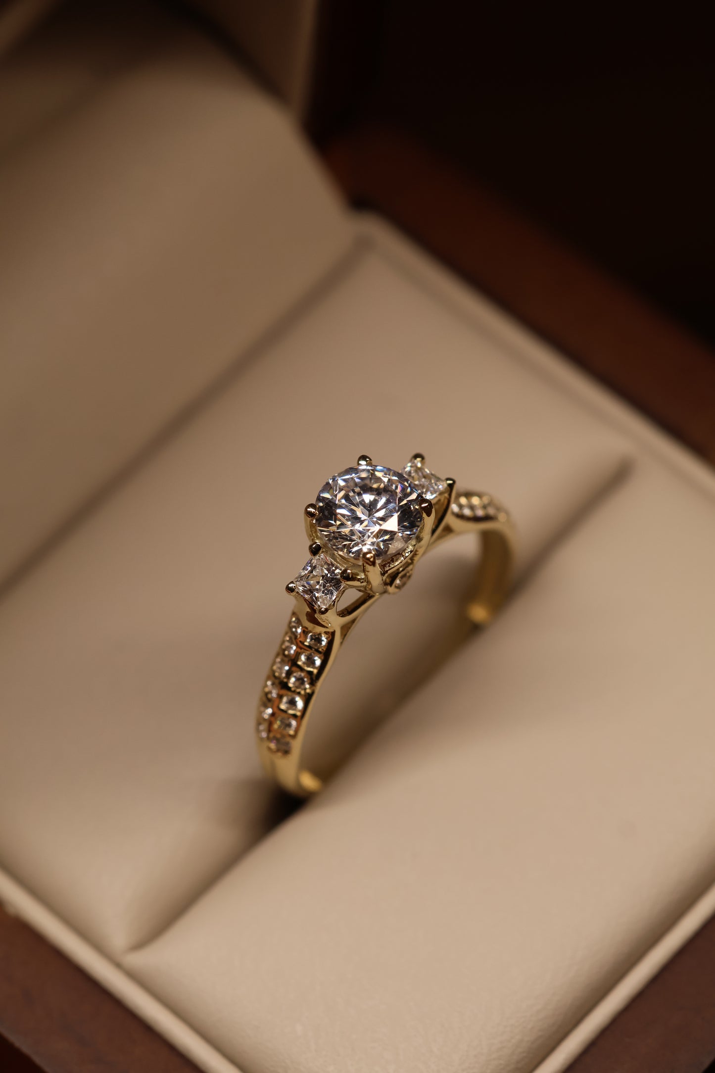 Anillo en Oro Amarillo 14k con Circonia Mod. 15879