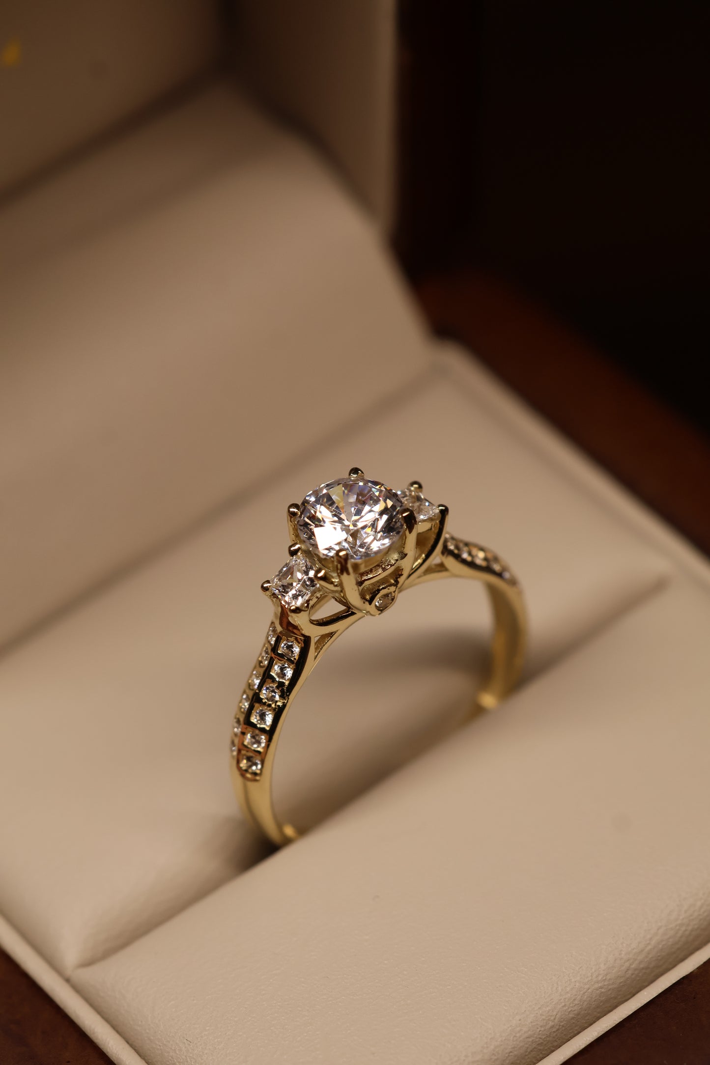 Anillo en Oro Amarillo 14k con Circonia Mod. 15879