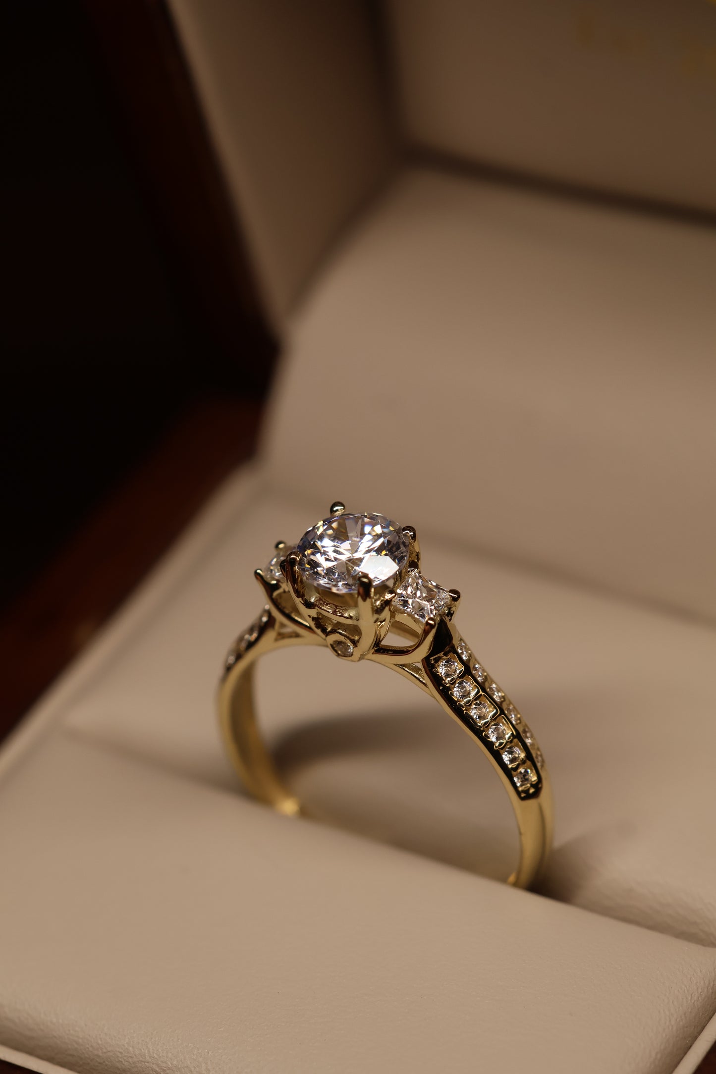 Anillo en Oro Amarillo 14k con Circonia Mod. 15879