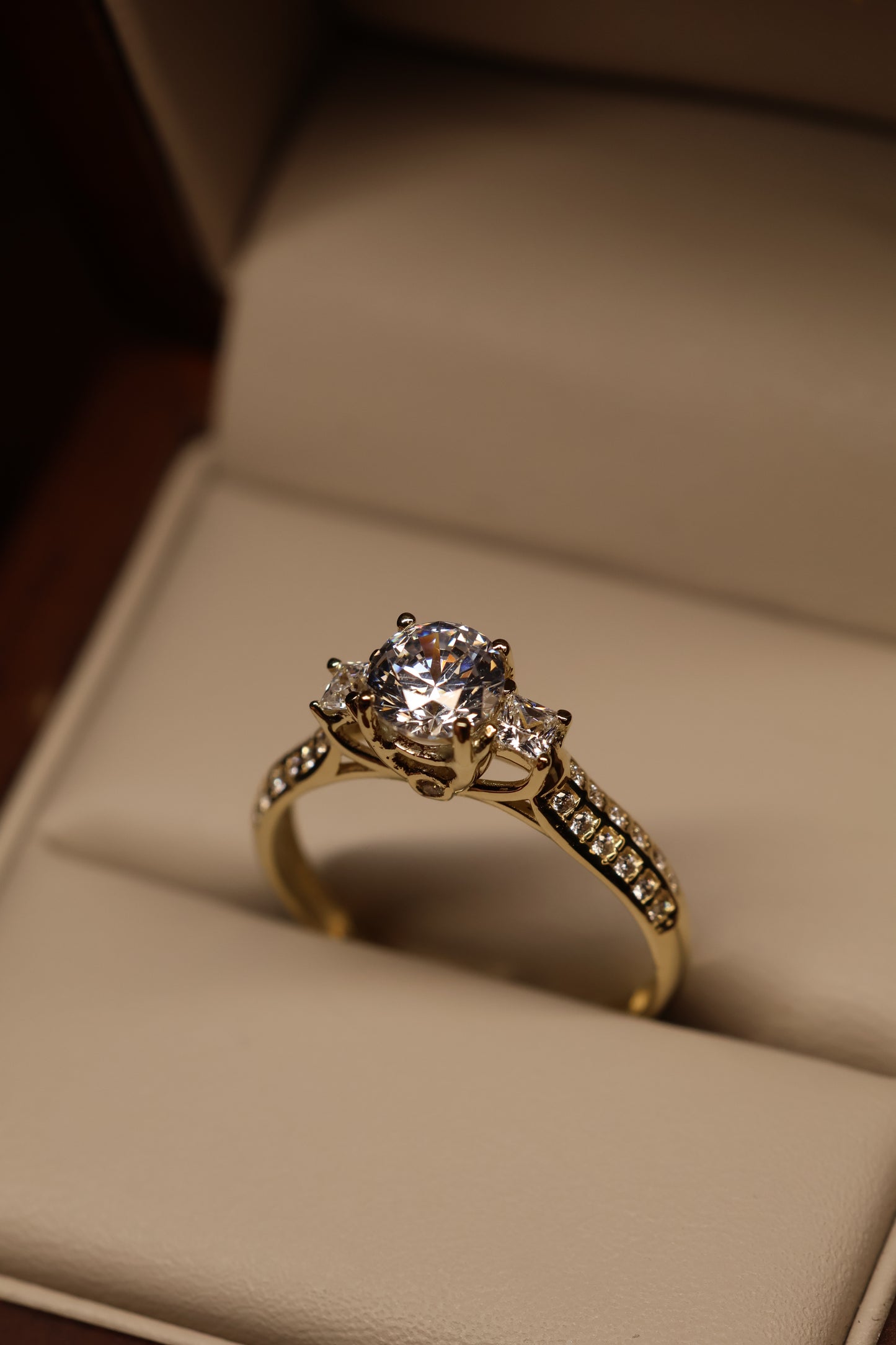 Anillo en Oro Amarillo 14k con Circonia Mod. 15879