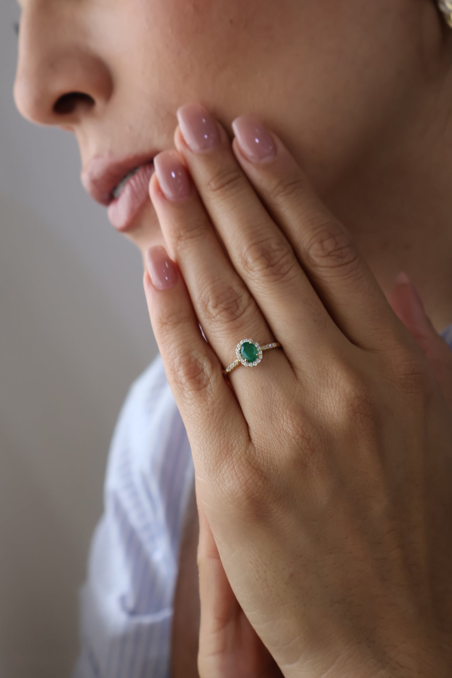 Anillo Daisy en Oro 14k con Esmeralda 0.50ct