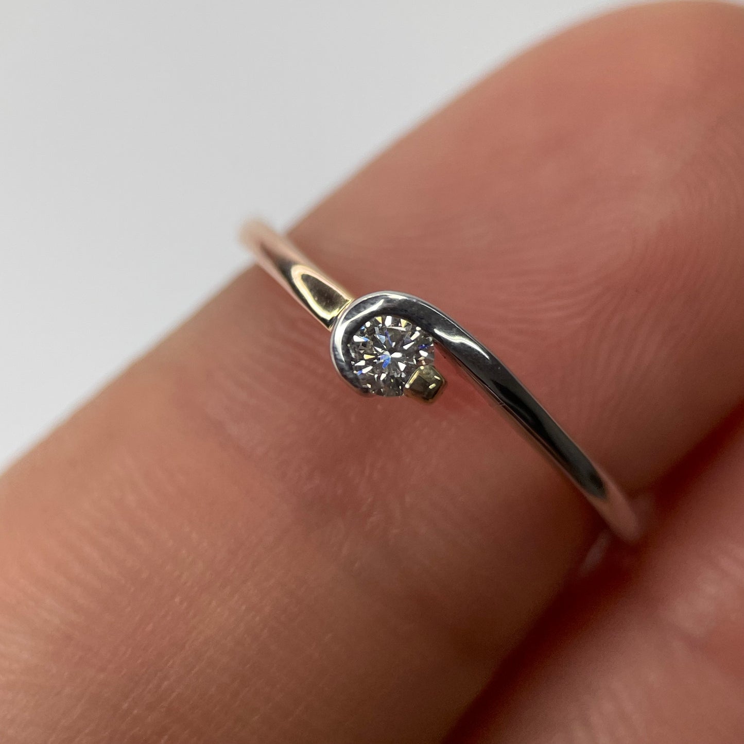 Anillo en oro florentino 14k con diamante natural .09cts Mod: OF1534