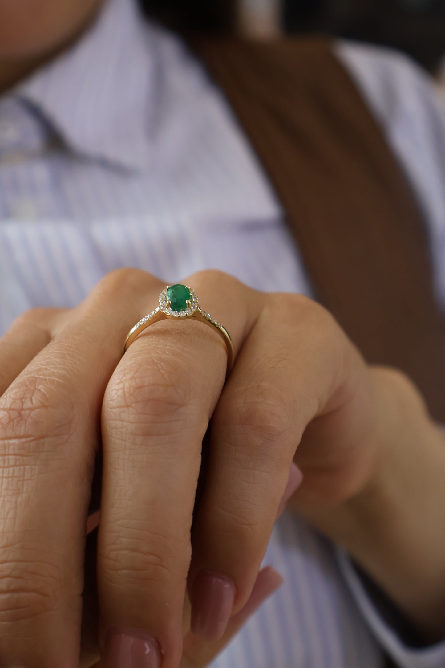 Anillo Daisy en Oro 14k con Esmeralda 0.50ct