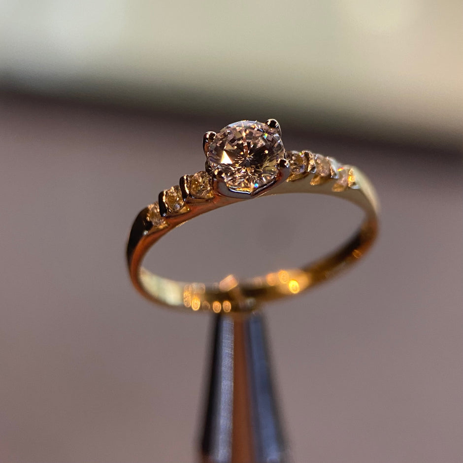 Anillo de compromiso en oro