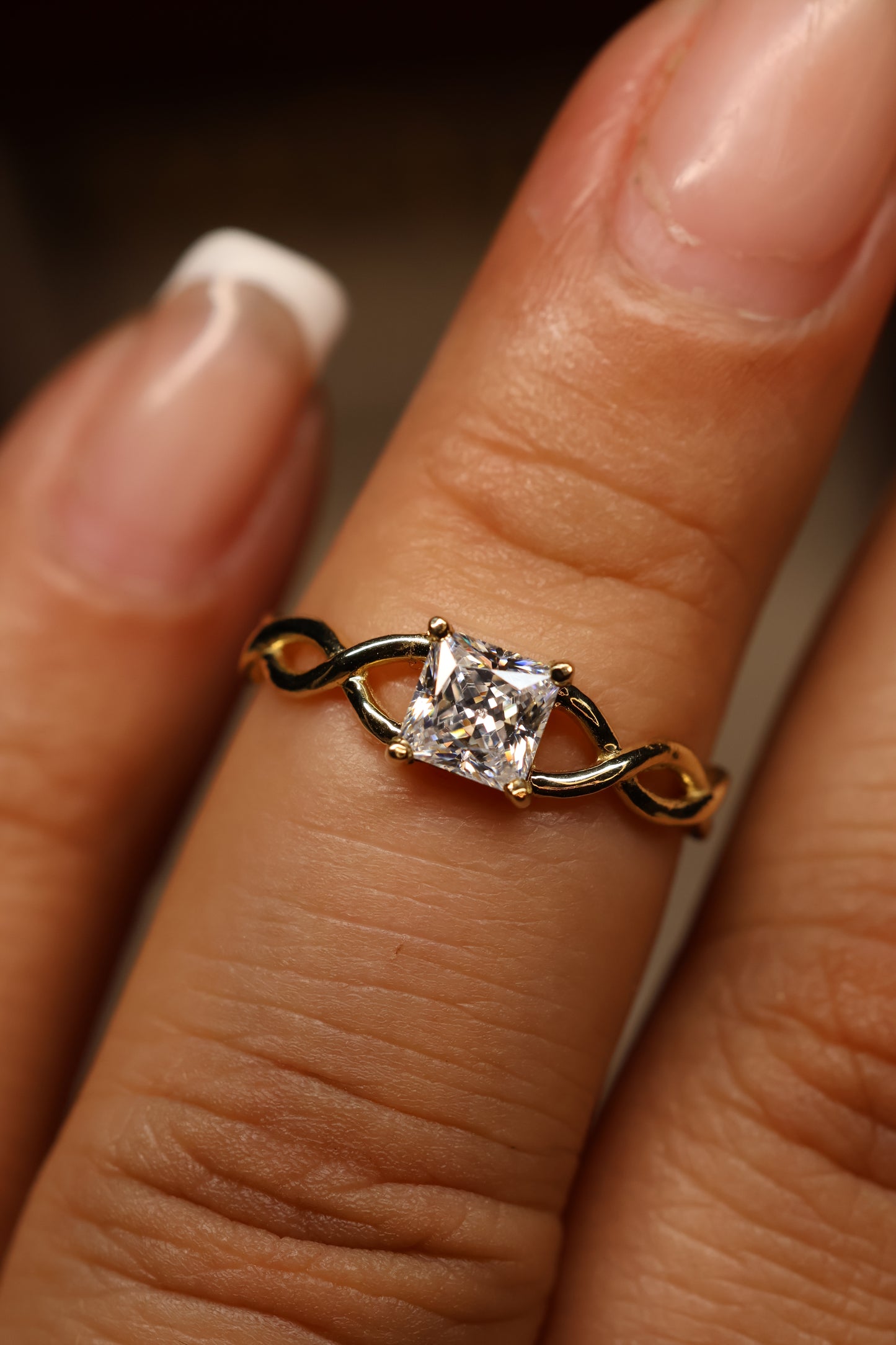 Anillo en Oro Amarillo 14k con Circonia Mod. 15869