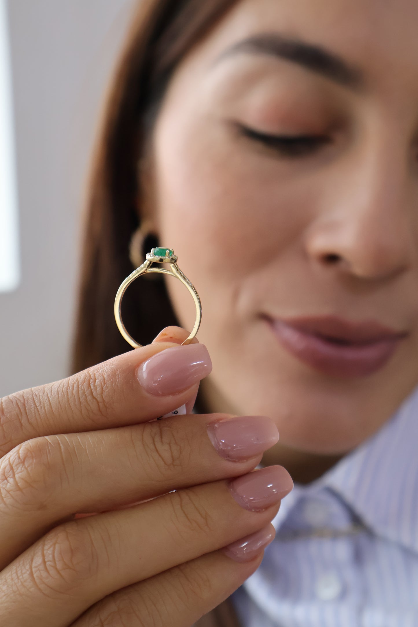 Anillo Daisy en Oro 14k con Esmeralda 0.50ct