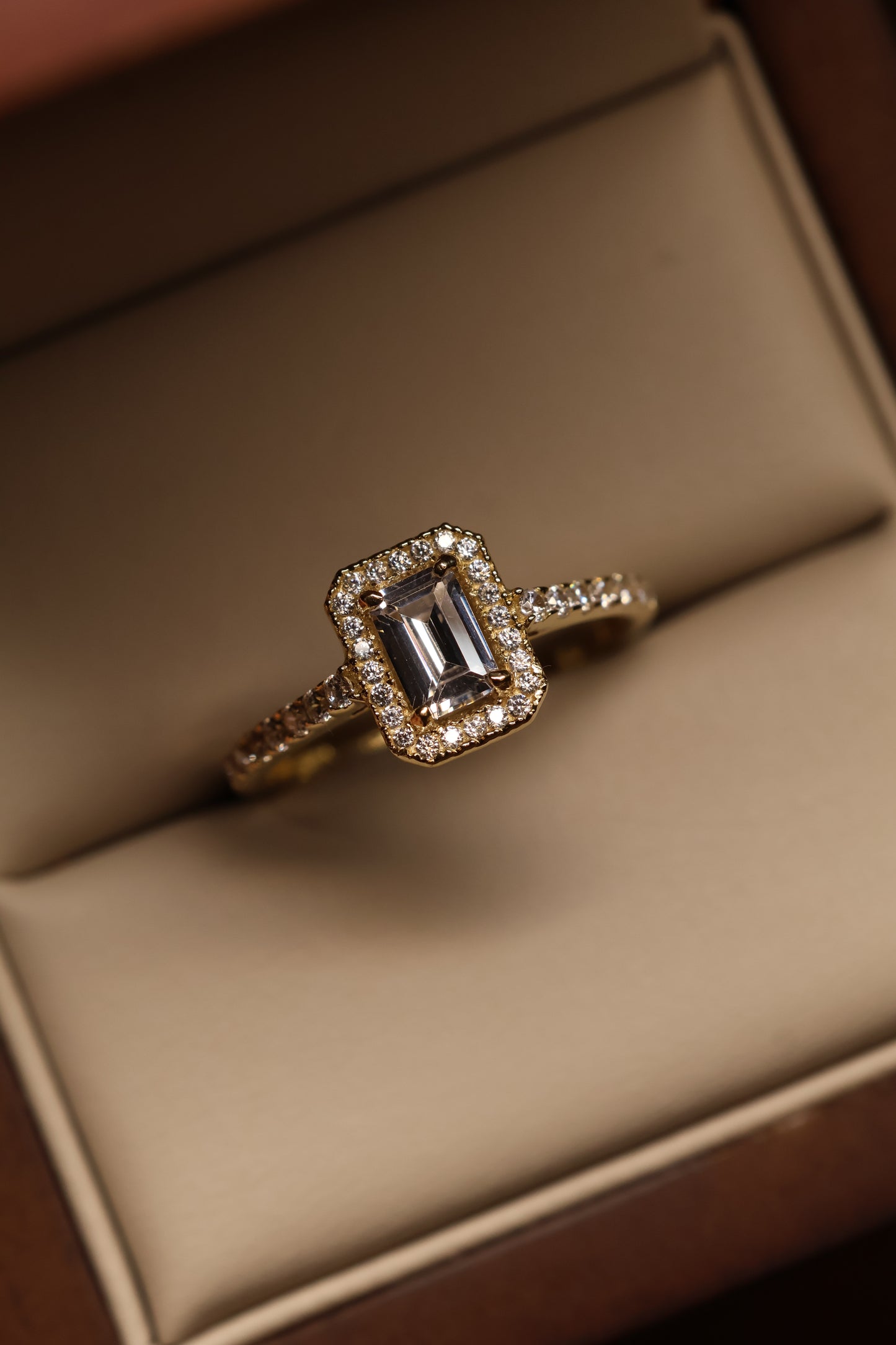 Anillo en Oro Amarillo 14k con Circonia Mod. 15884