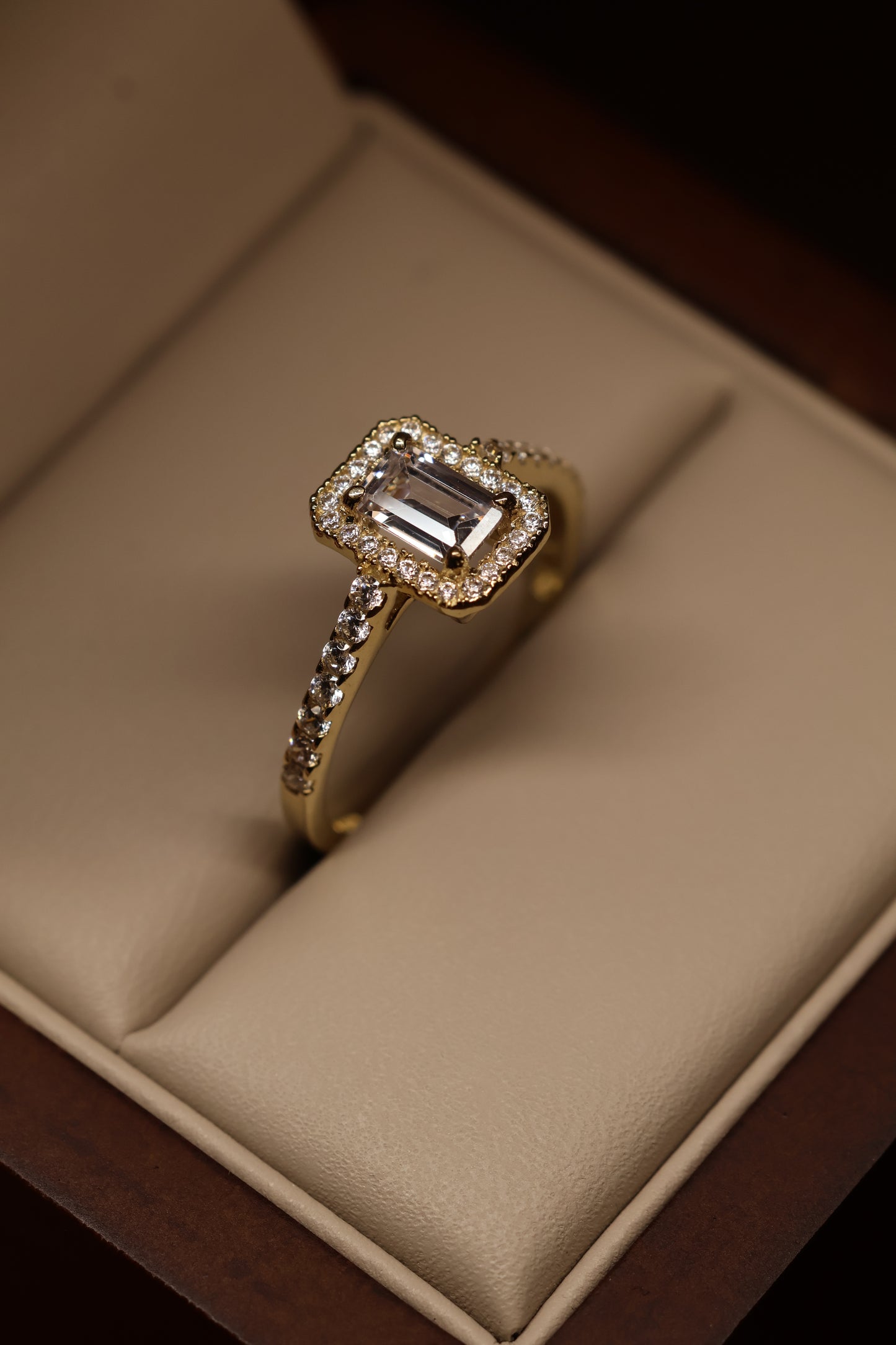 Anillo en Oro Amarillo 14k con Circonia Mod. 15884