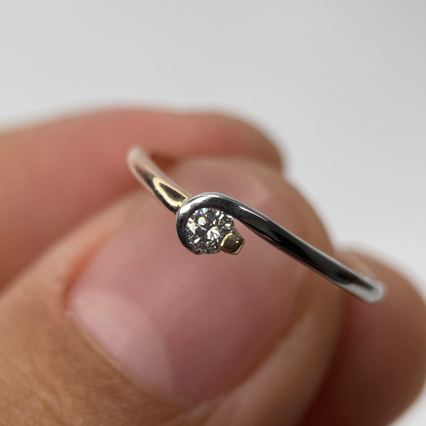 Anillo en oro florentino 14k con diamante natural .09cts Mod: OF1534