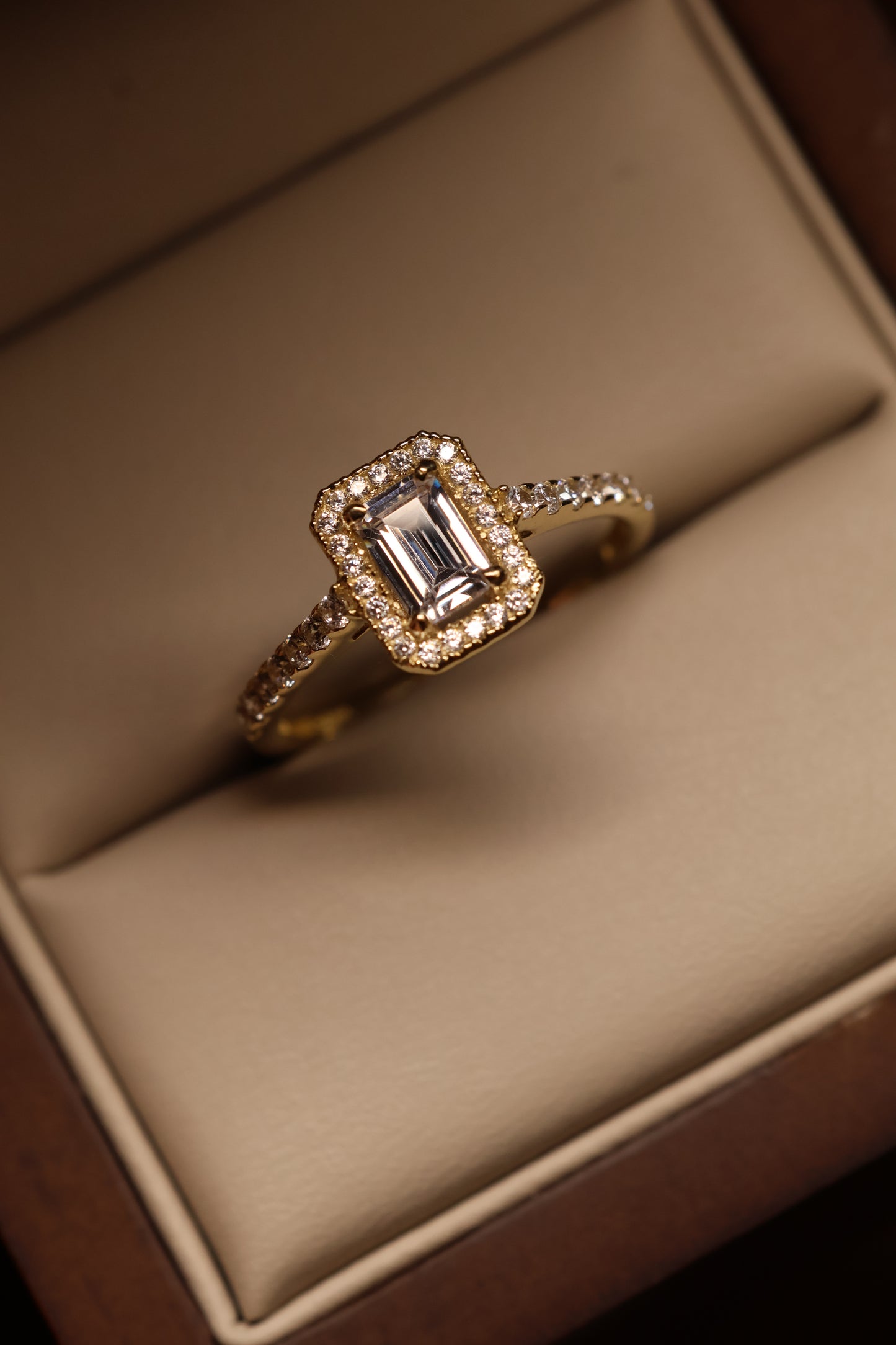 Anillo en Oro Amarillo 14k con Circonia Mod. 15884