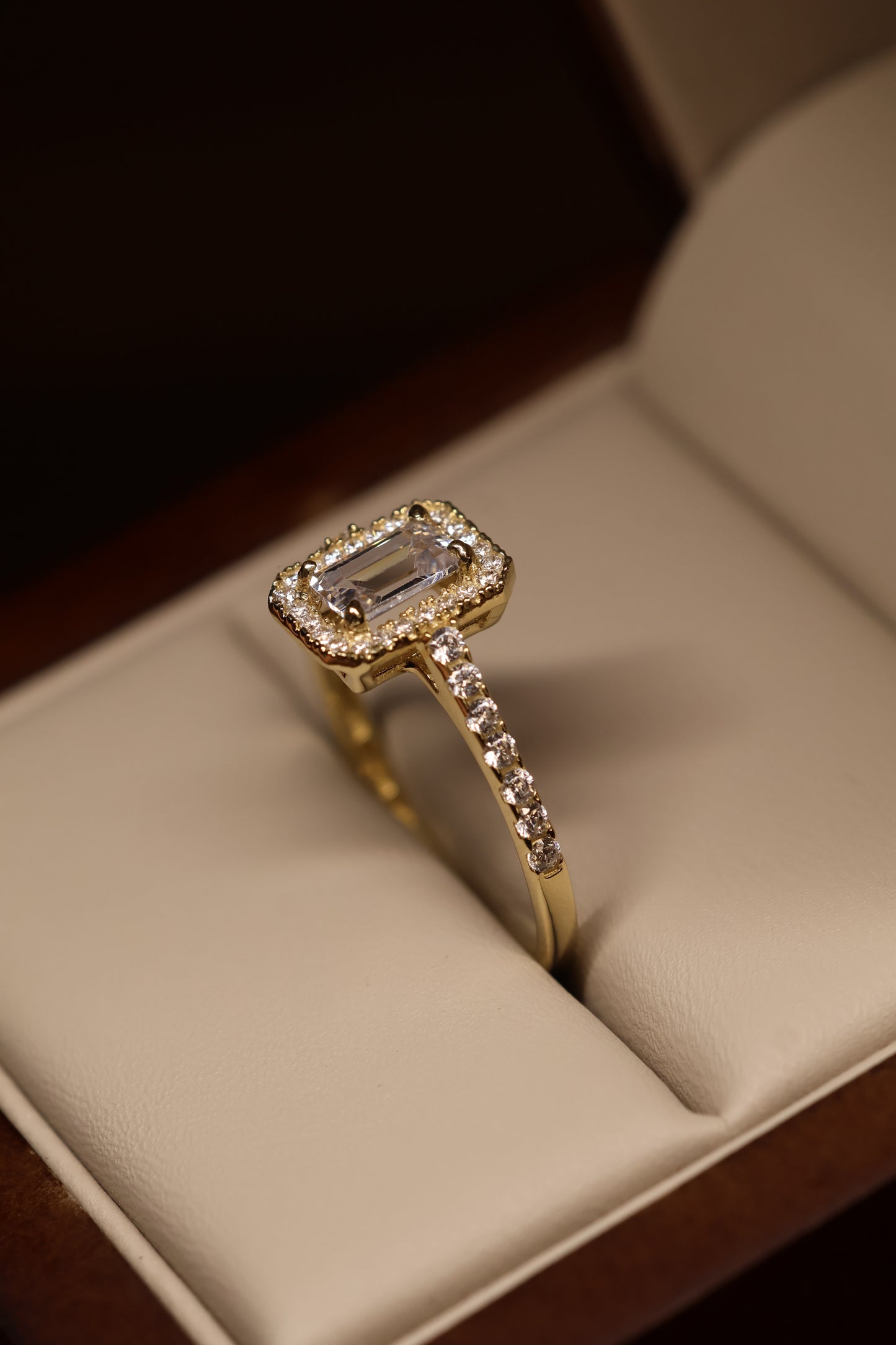 Anillo en Oro Amarillo 14k con Circonia Mod. 15884