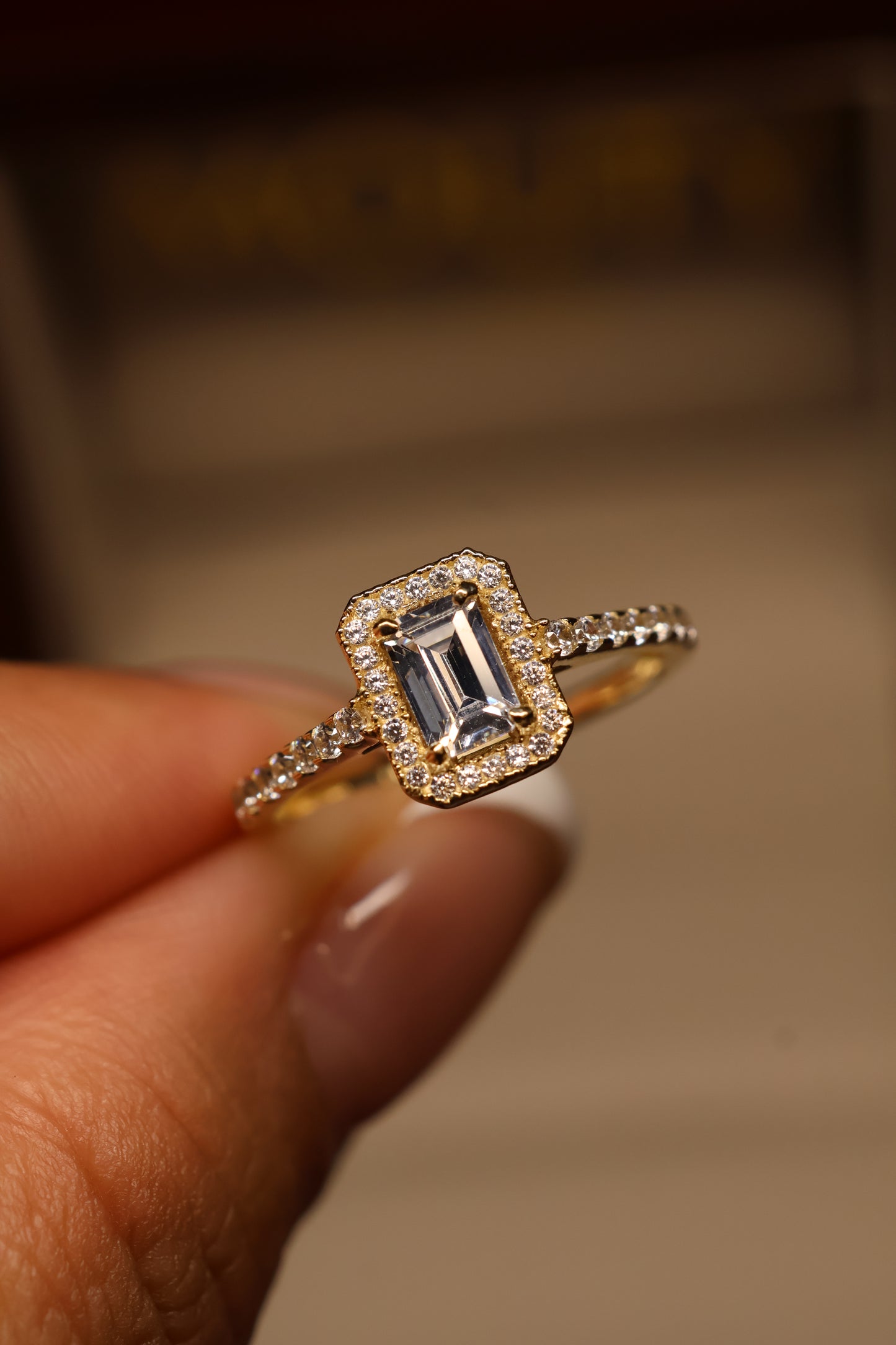 Anillo en Oro Amarillo 14k con Circonia Mod. 15884