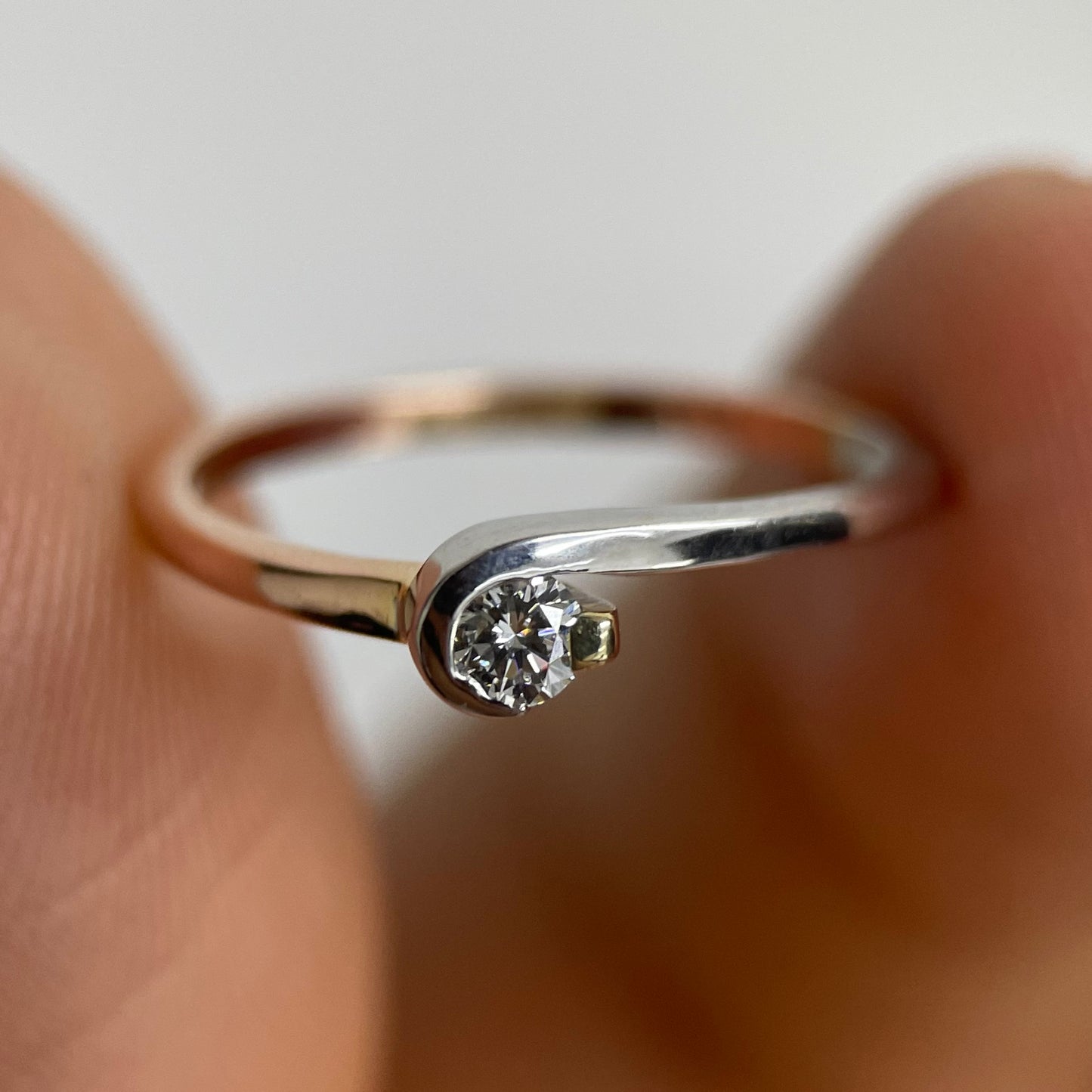 Anillo en oro florentino 14k con diamante natural .09cts Mod: OF1534