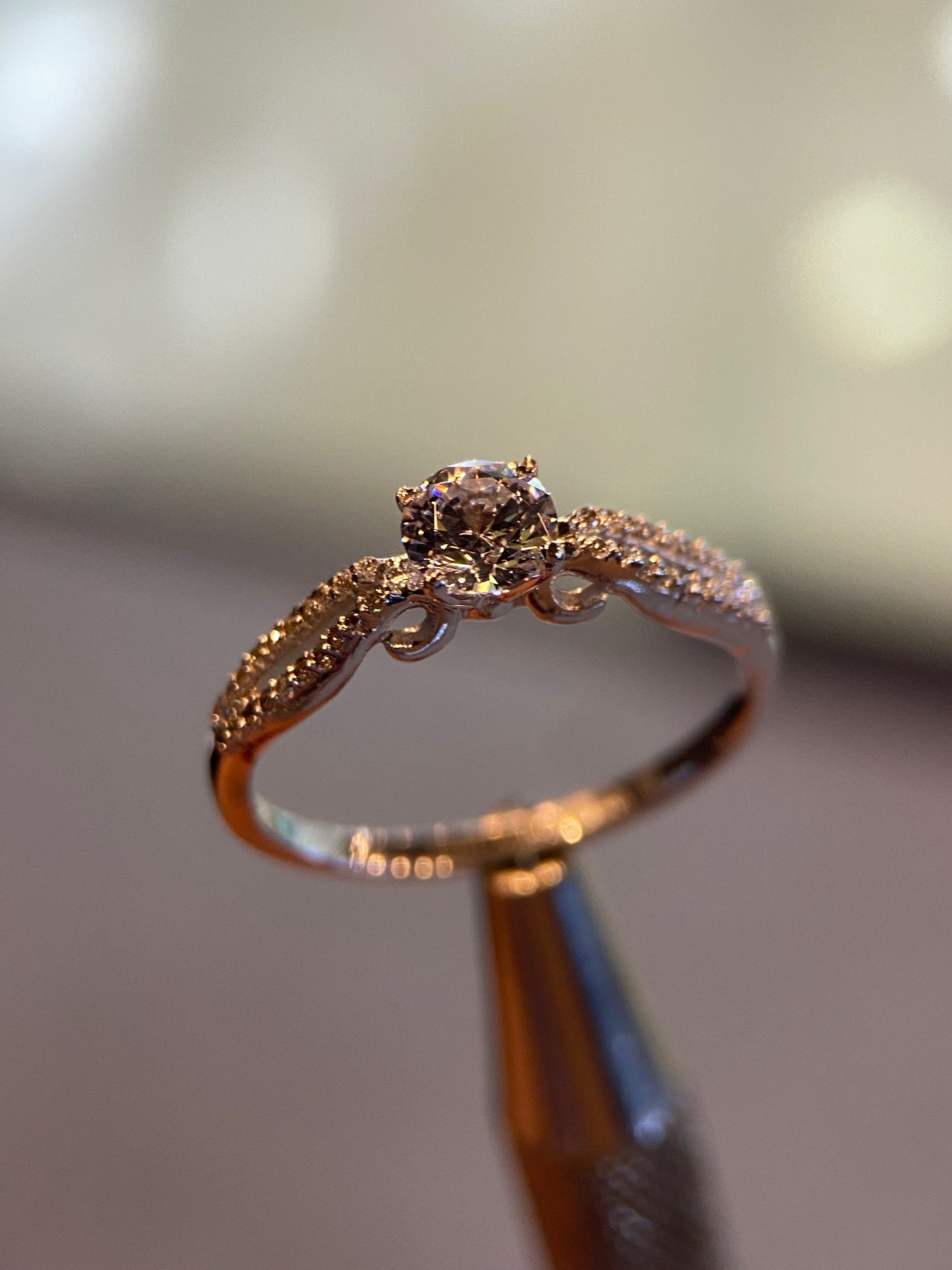 Anillo en oro blanco 14k con circonias Mod 14925