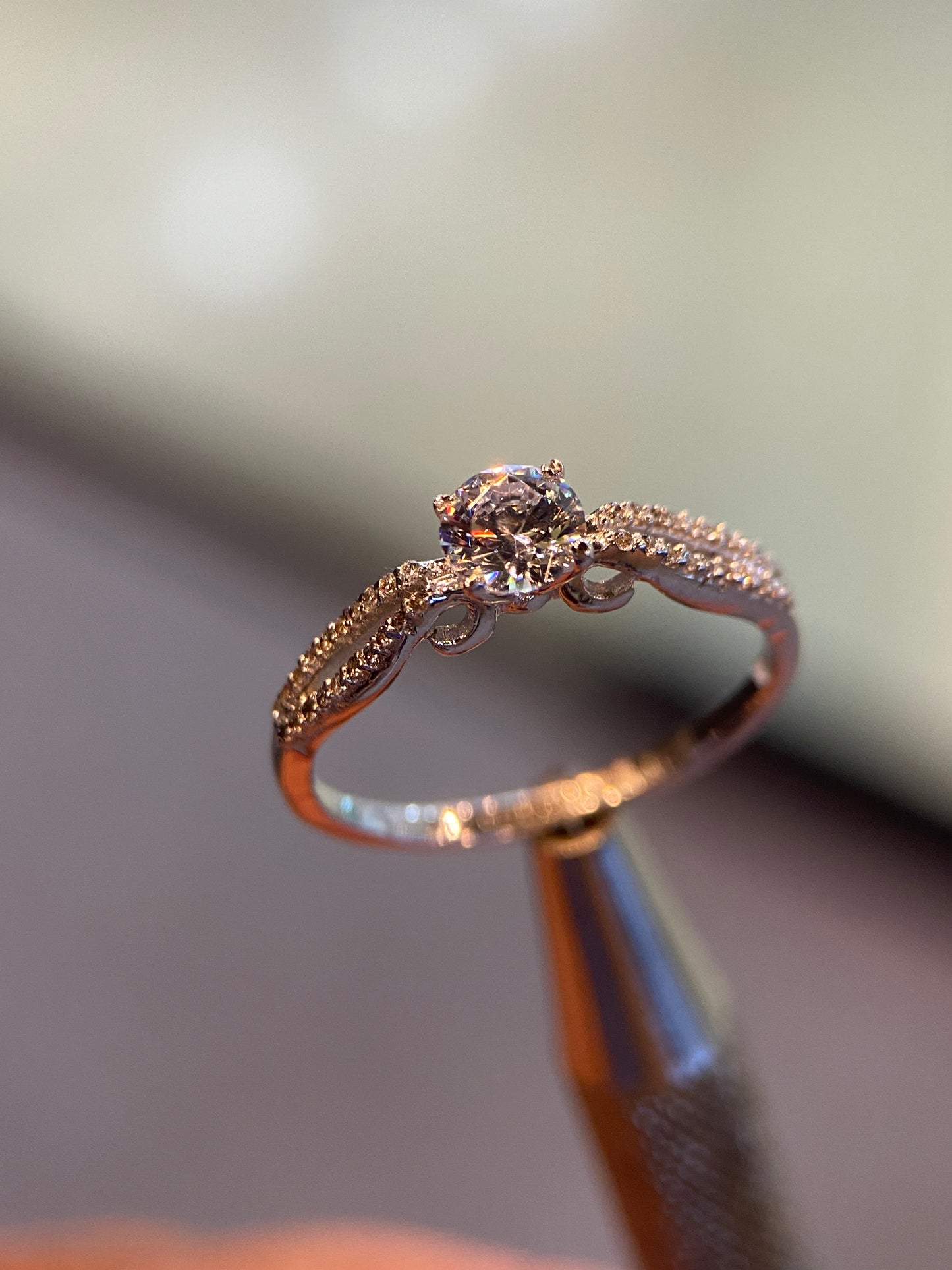 Anillo en oro blanco 14k con circonias Mod 14925