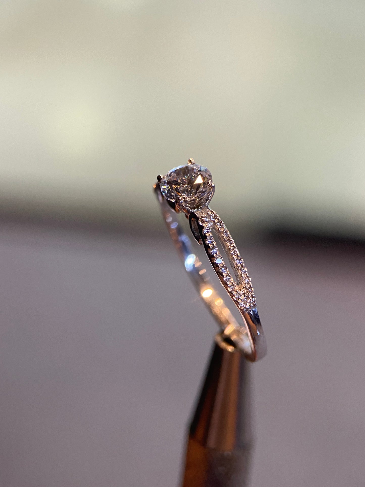 Anillo en oro blanco 14k con circonias Mod 14925