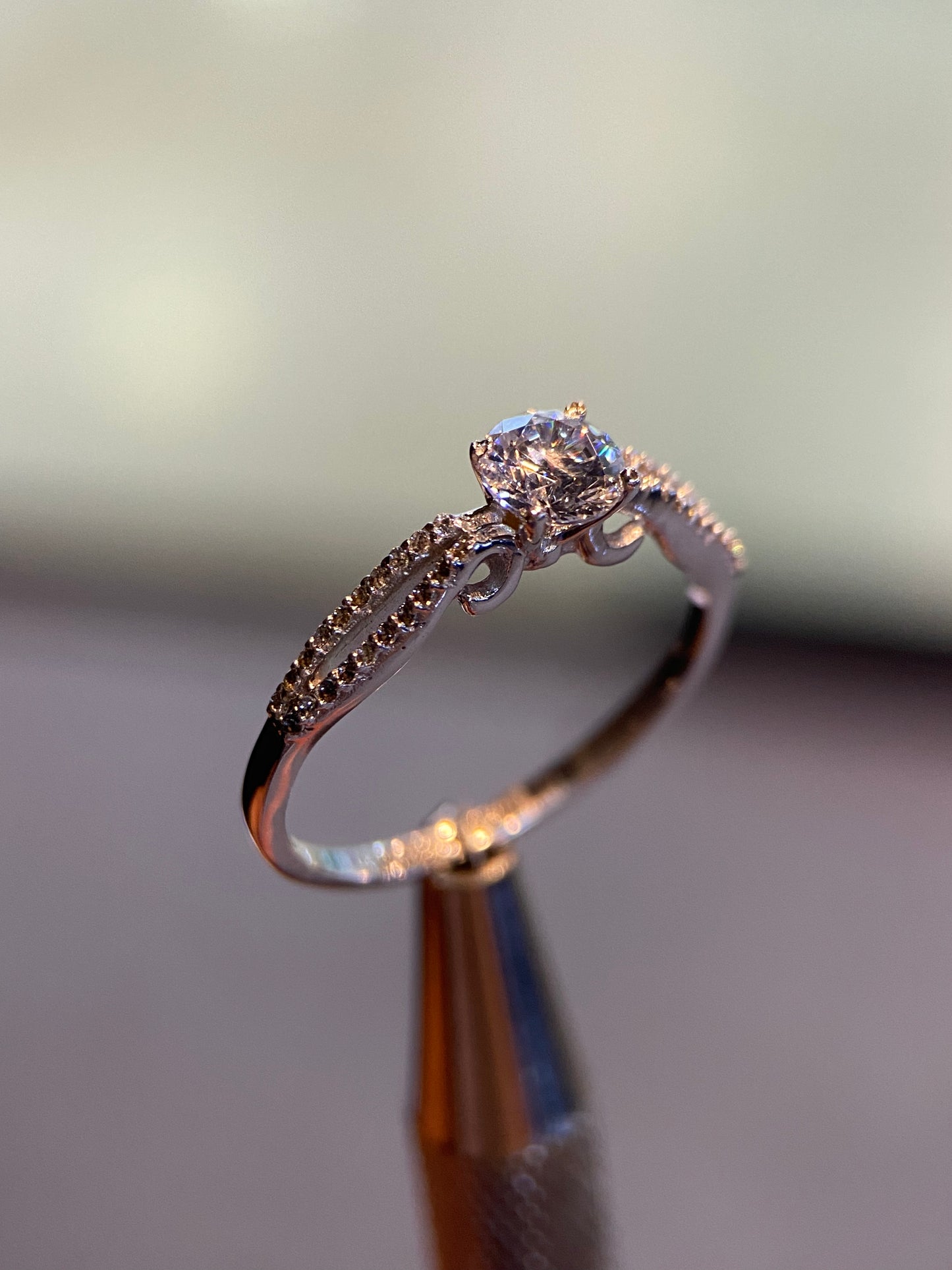 Anillo en oro blanco 14k con circonias Mod 14925