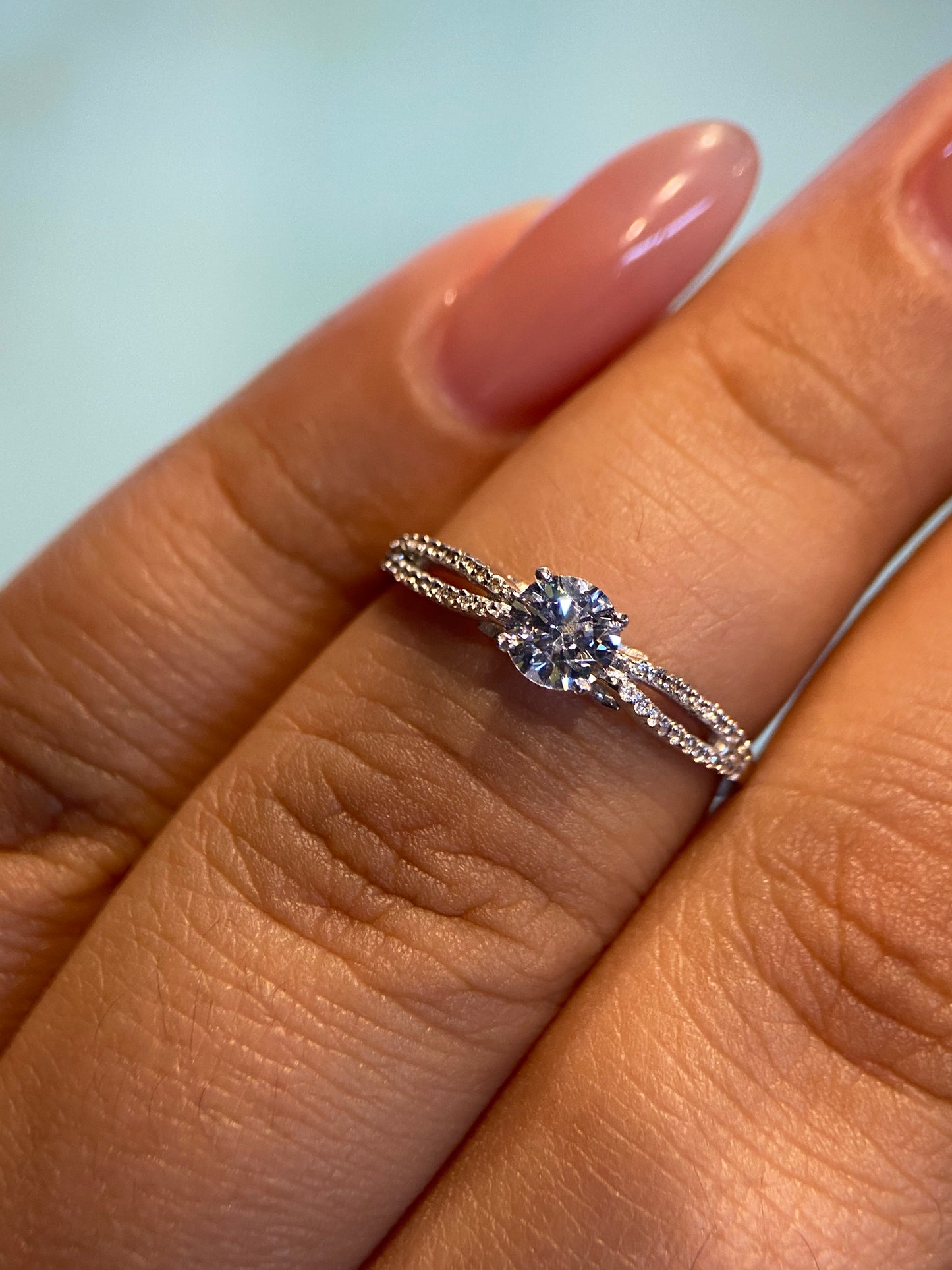 Anillo en oro blanco 14k con circonias Mod 14925