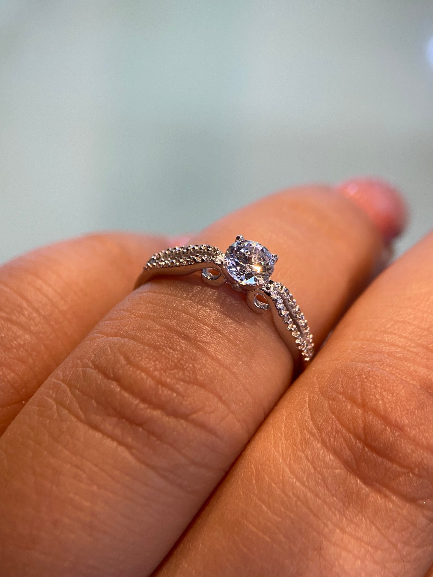 Anillo en oro blanco 14k con circonias Mod 14925