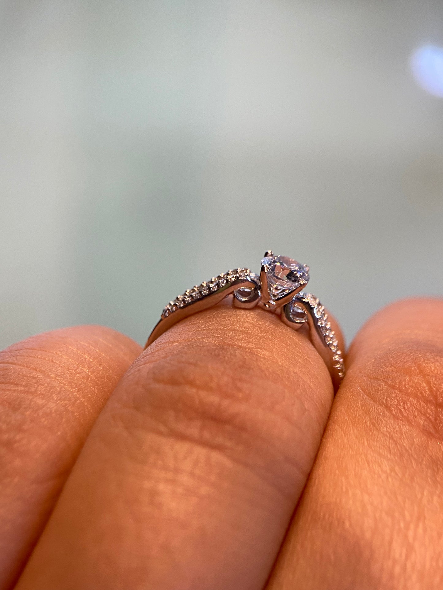 Anillo en oro blanco 14k con circonias Mod 14925