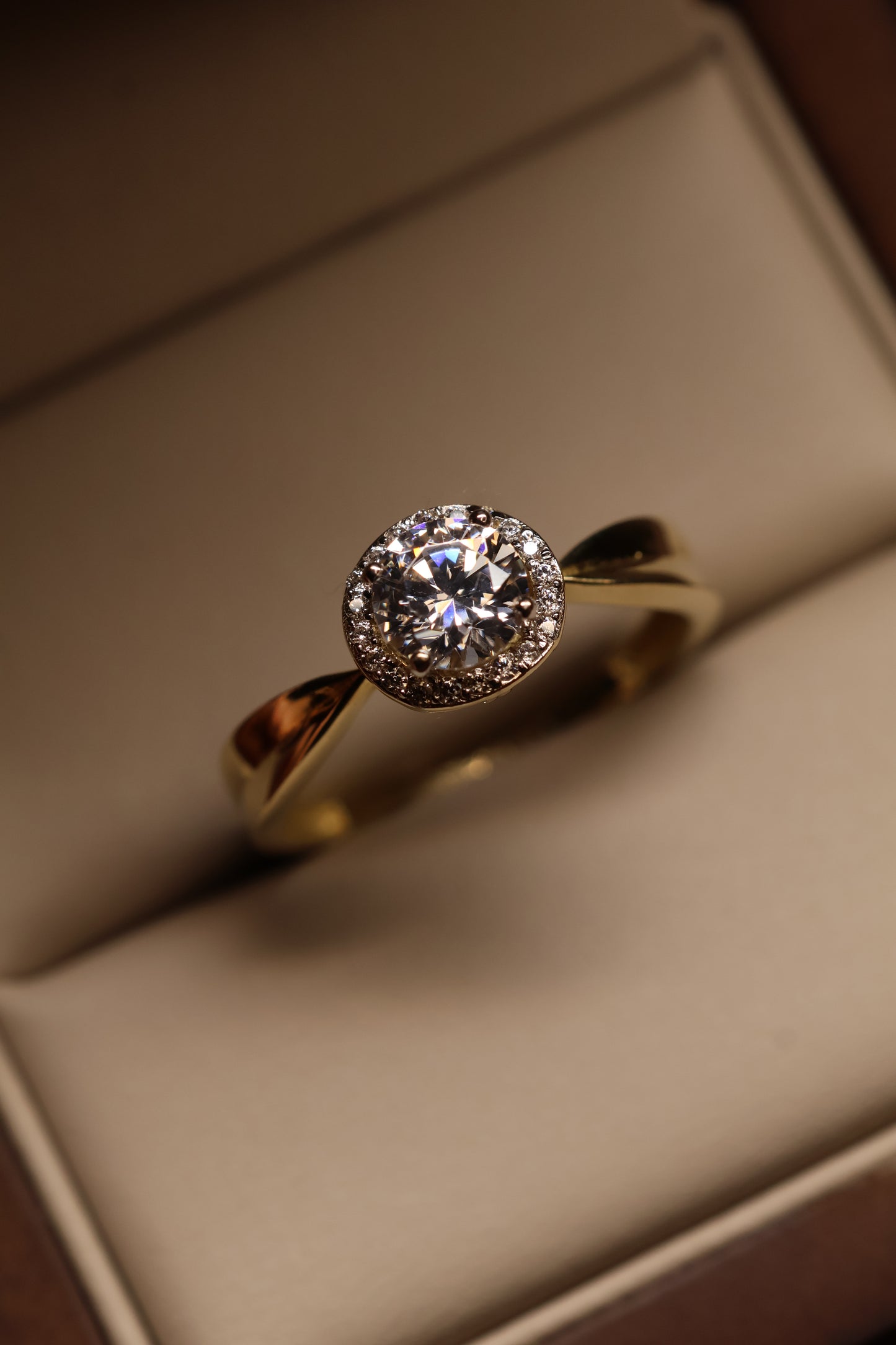 Anillo en Oro Amarillo 14k con Circonia Mod. 15885