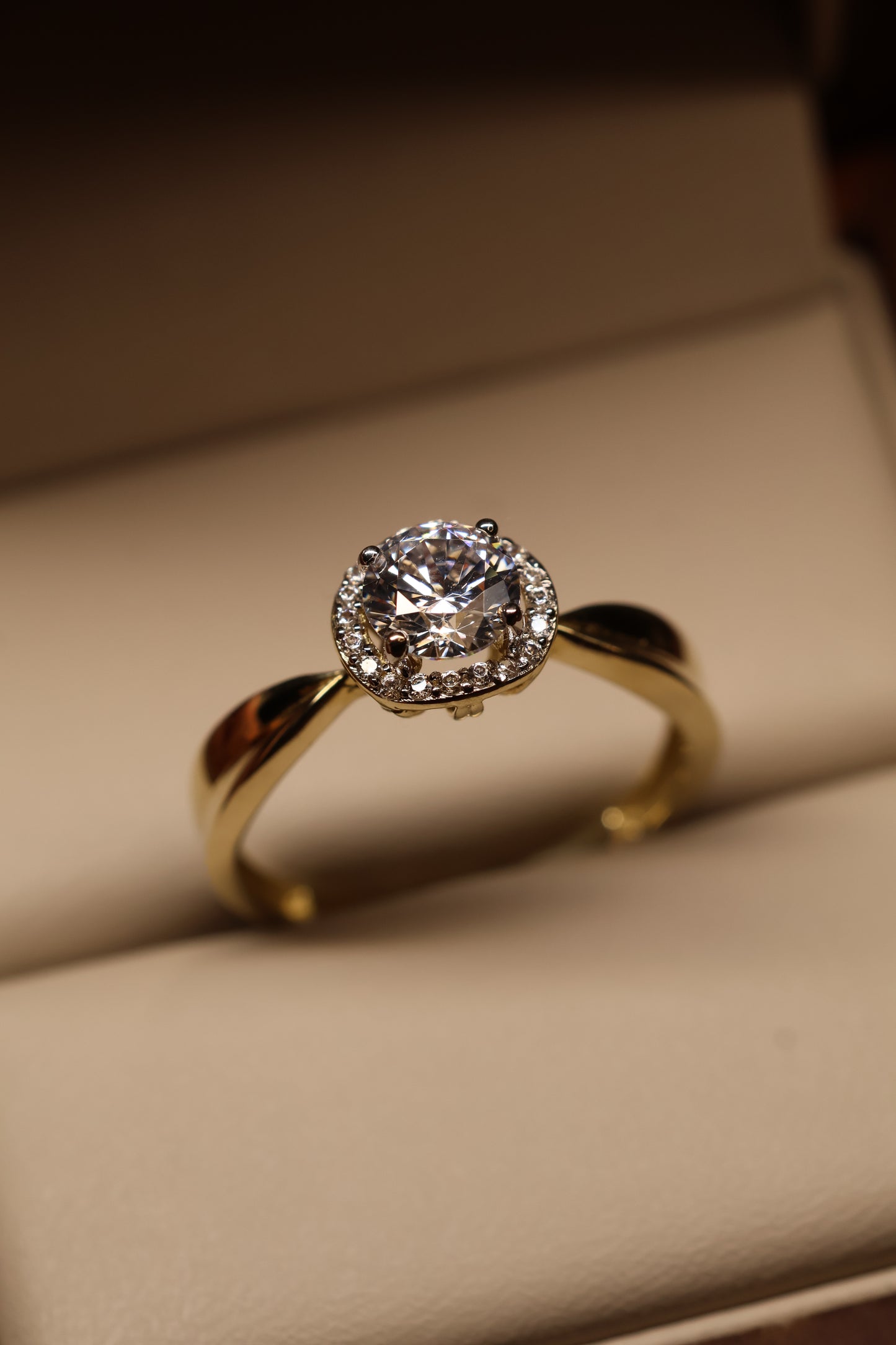 Anillo en Oro Amarillo 14k con Circonia Mod. 15885