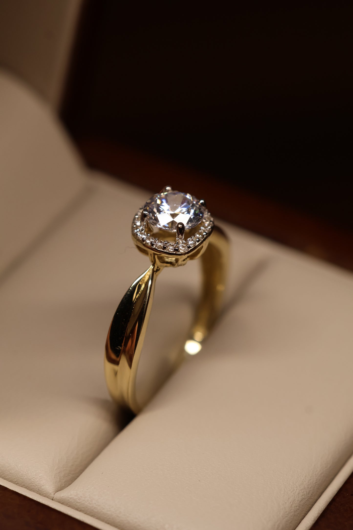 Anillo en Oro Amarillo 14k con Circonia Mod. 15885