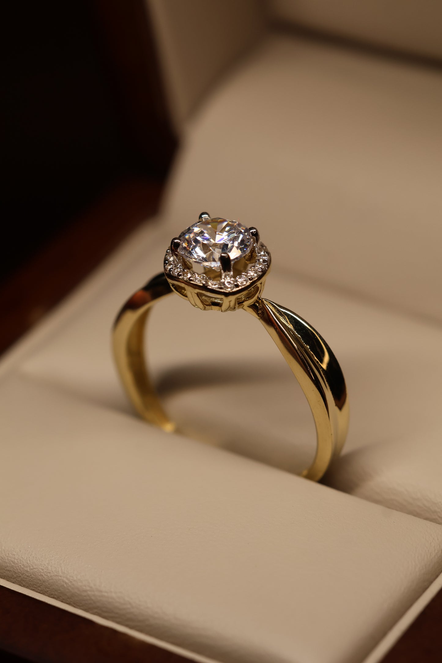 Anillo en Oro Amarillo 14k con Circonia Mod. 15885